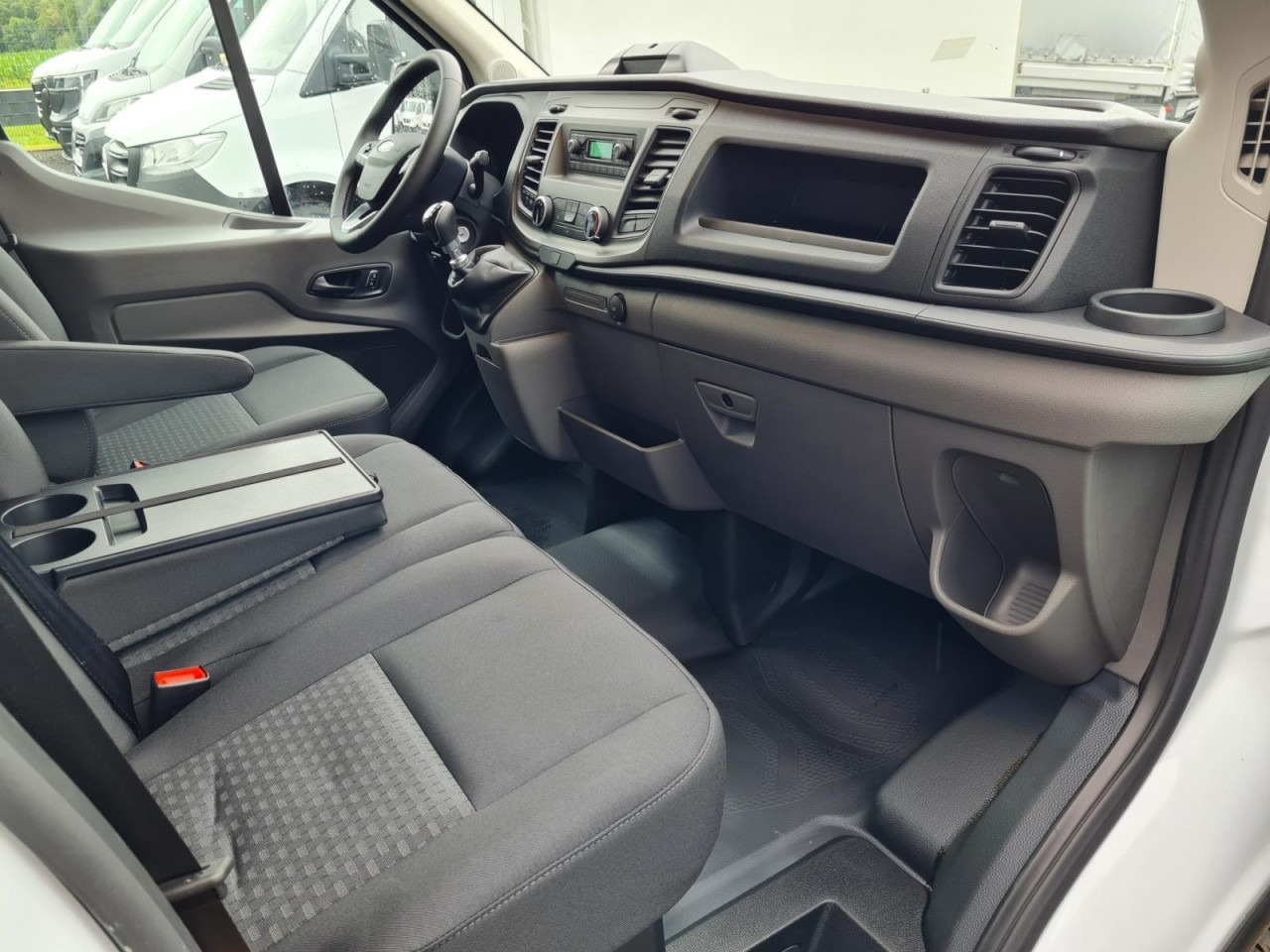 Mali kombi Ford Transit Kasten TDCi L2H2 Trend Klima Holzverkleid.: slika Mali kombi Ford Transit Kasten TDCi L2H2 Trend Klima Holzverkleid.