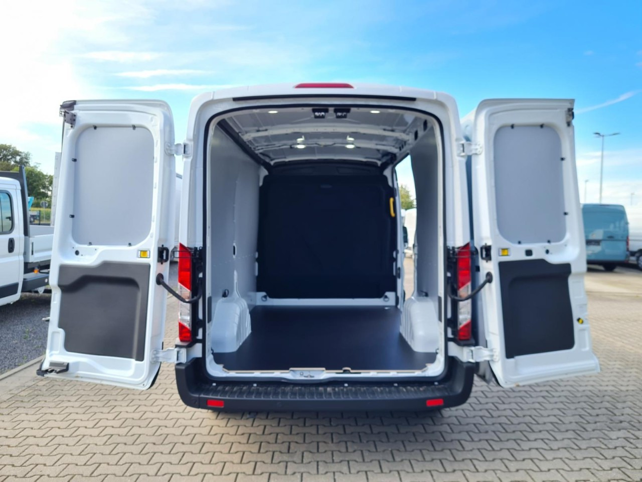 Ford Transit Kasten TDCi L2H2 Trend Klima Holzverkleid. - Mali kombi: slika Ford Transit Kasten TDCi L2H2 Trend Klima Holzverkleid. - Mali kombi Ford Transit Kasten TDCi L2H2 Trend Klima Holzverkleid. - Mali kombi: slika Ford Transit Kasten TDCi L2H2 Trend Klima Holzverkleid. - Mali kombi