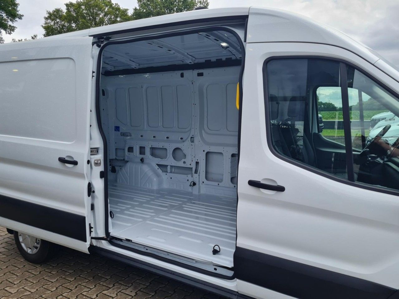 Ford Transit Kasten TDCi L3H2 Trend Klima, Tempomat - Mali kombi: slika Ford Transit Kasten TDCi L3H2 Trend Klima, Tempomat - Mali kombi Ford Transit Kasten TDCi L3H2 Trend Klima, Tempomat - Mali kombi: slika Ford Transit Kasten TDCi L3H2 Trend Klima, Tempomat - Mali kombi