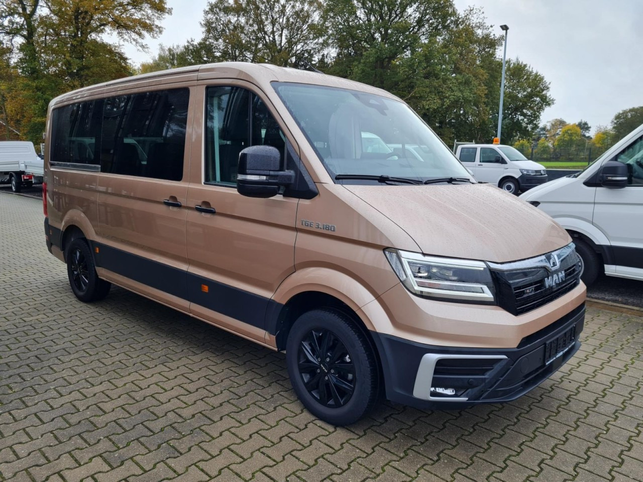 Man TGE 3.180 TDi Kombi 9 Sitze ALU KAMERA LED LEDER Sonderumbau - Dostavno vozilo s dvostrukom kabinom: slika Man TGE 3.180 TDi Kombi 9 Sitze ALU KAMERA LED LEDER Sonderumbau - Dostavno vozilo s dvostrukom kabinom Man TGE 3.180 TDi Kombi 9 Sitze ALU KAMERA LED LEDER Sonderumbau - Dostavno vozilo s dvostrukom kabinom: slika Man TGE 3.180 TDi Kombi 9 Sitze ALU KAMERA LED LEDER Sonderumbau - Dostavno vozilo s dvostrukom kabinom