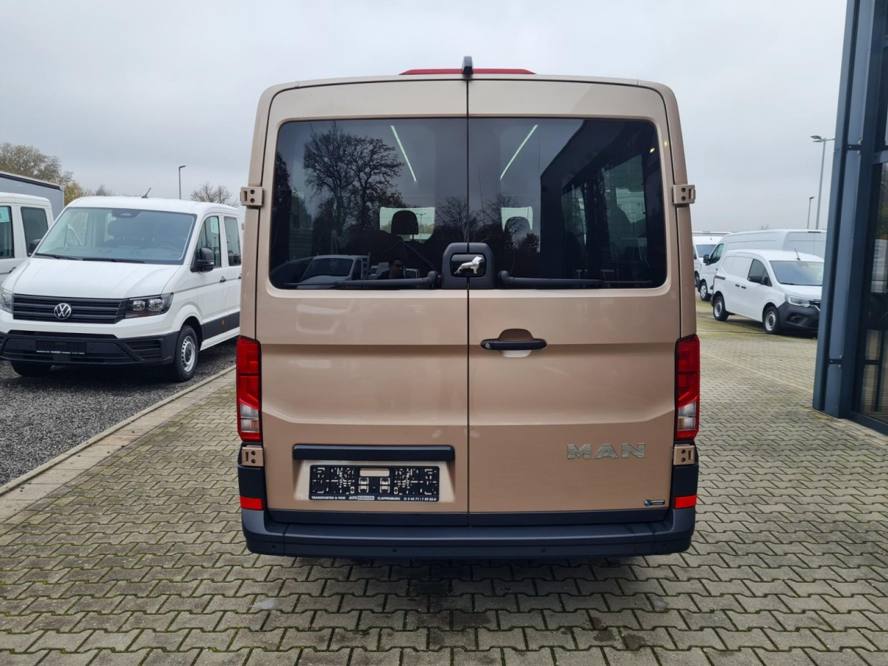 Man TGE 3.180 TDi Kombi 9 Sitze ALU KAMERA LED LEDER Sonderumbau - Minibus, Putnički kombi: slika Man TGE 3.180 TDi Kombi 9 Sitze ALU KAMERA LED LEDER Sonderumbau - Minibus, Putnički kombi Man TGE 3.180 TDi Kombi 9 Sitze ALU KAMERA LED LEDER Sonderumbau - Minibus, Putnički kombi: slika Man TGE 3.180 TDi Kombi 9 Sitze ALU KAMERA LED LEDER Sonderumbau - Minibus, Putnički kombi