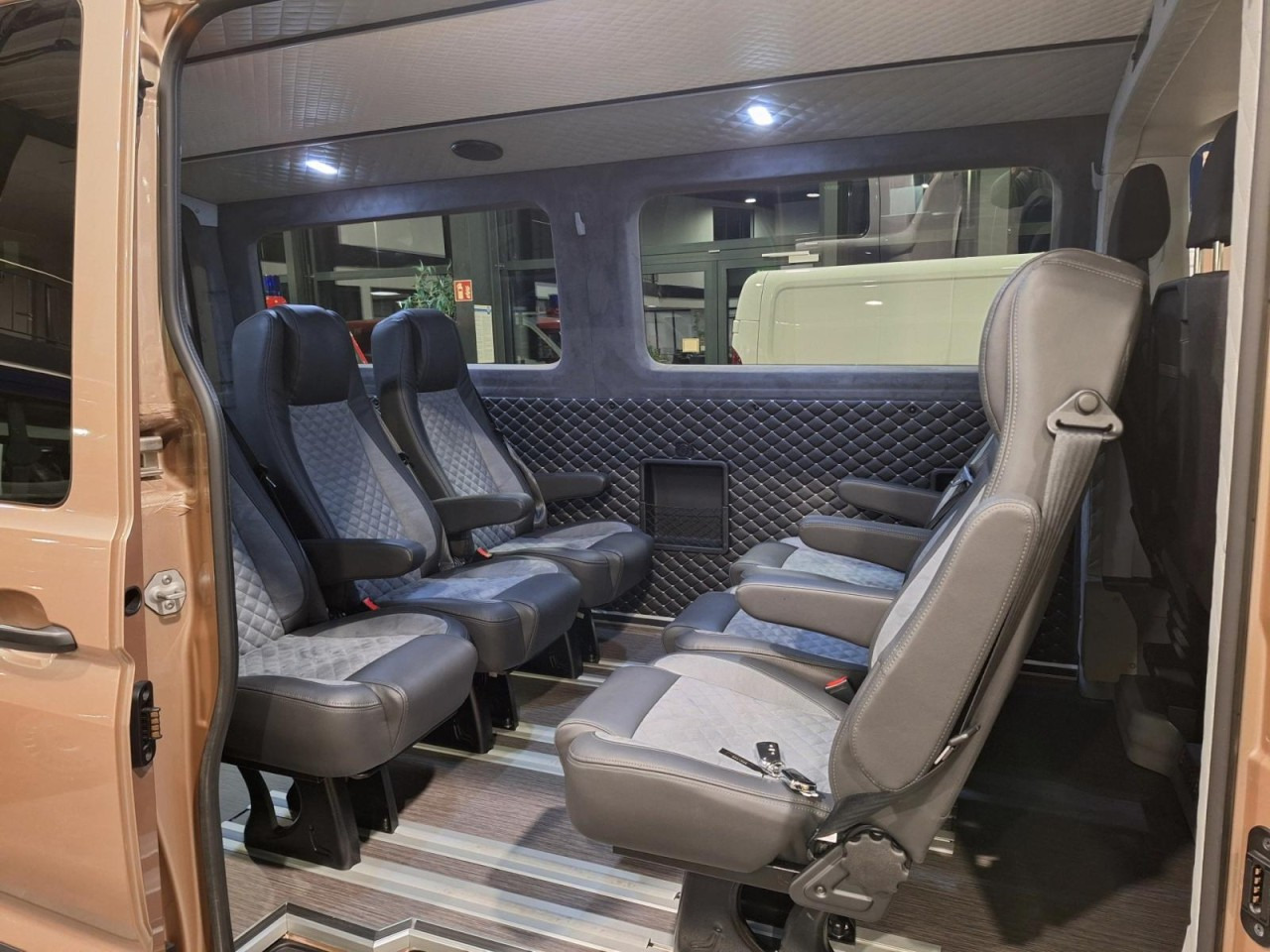 Man TGE 3.180 TDi Kombi 9 Sitze ALU KAMERA LED LEDER Sonderumbau - Dostavno vozilo s dvostrukom kabinom: slika Man TGE 3.180 TDi Kombi 9 Sitze ALU KAMERA LED LEDER Sonderumbau - Dostavno vozilo s dvostrukom kabinom Man TGE 3.180 TDi Kombi 9 Sitze ALU KAMERA LED LEDER Sonderumbau - Dostavno vozilo s dvostrukom kabinom: slika Man TGE 3.180 TDi Kombi 9 Sitze ALU KAMERA LED LEDER Sonderumbau - Dostavno vozilo s dvostrukom kabinom