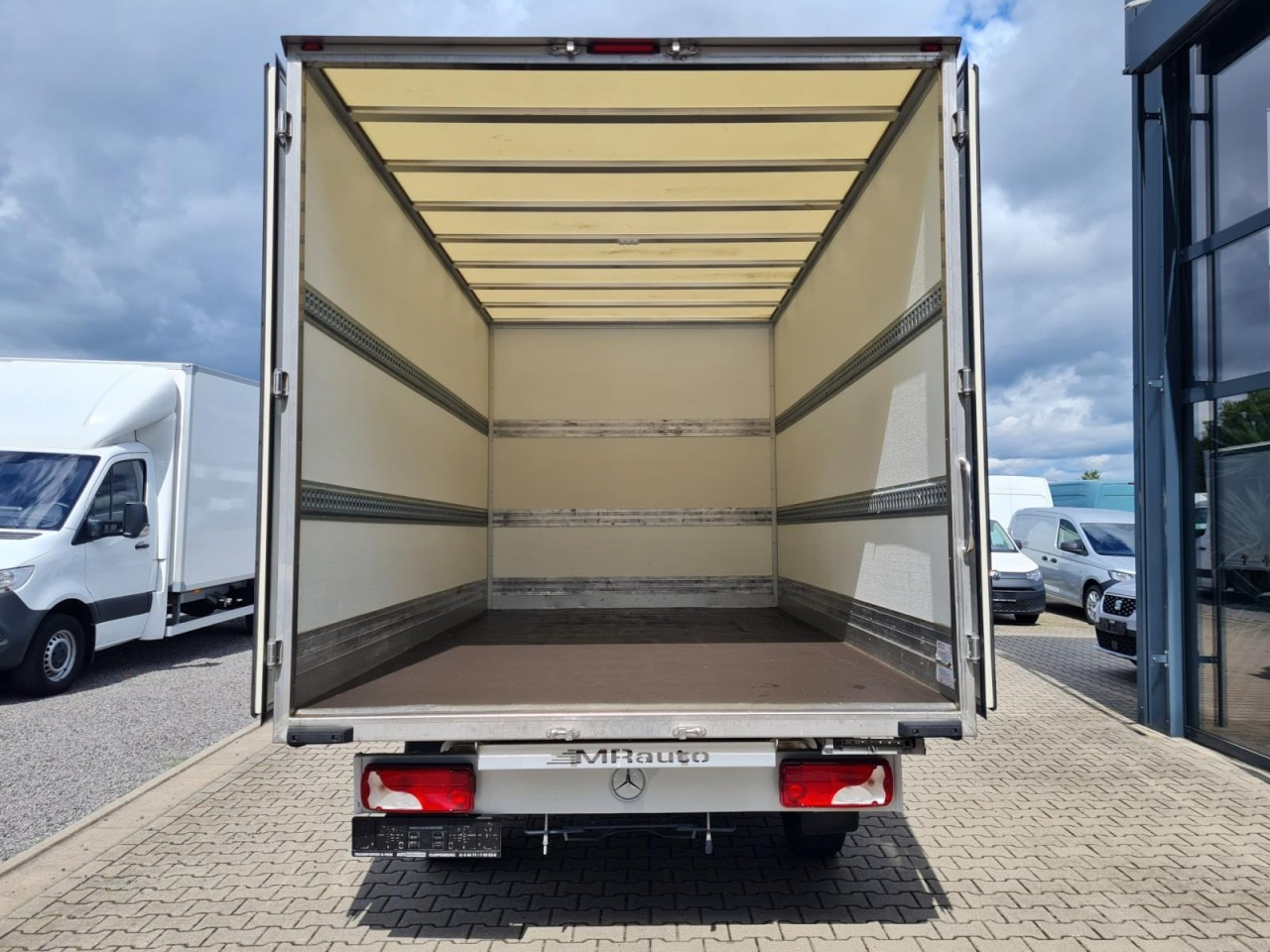 Mercedes-Benz Sprinter 315 CDi Möbel Koffer RWD KLIMA TEMPOMAT - Dostavno vozilo sa zatvorenim sandukom: slika Mercedes-Benz Sprinter 315 CDi Möbel Koffer RWD KLIMA TEMPOMAT - Dostavno vozilo sa zatvorenim sandukom Mercedes-Benz Sprinter 315 CDi Möbel Koffer RWD KLIMA TEMPOMAT - Dostavno vozilo sa zatvorenim sandukom: slika Mercedes-Benz Sprinter 315 CDi Möbel Koffer RWD KLIMA TEMPOMAT - Dostavno vozilo sa zatvorenim sandukom