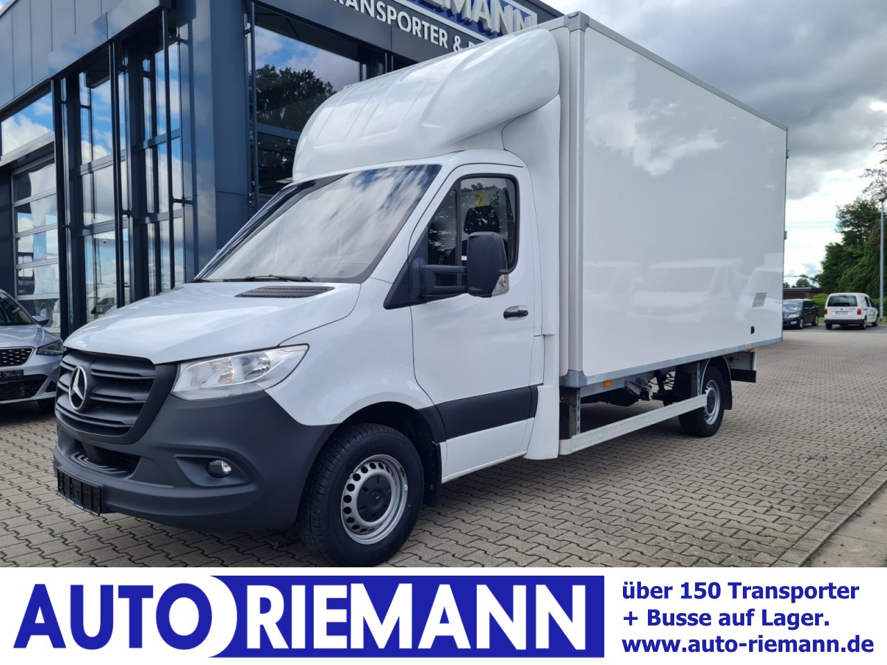 Mercedes-Benz Sprinter 315 CDi Möbel Koffer RWD KLIMA TEMPOMAT - Dostavno vozilo sa zatvorenim sandukom: slika Mercedes-Benz Sprinter 315 CDi Möbel Koffer RWD KLIMA TEMPOMAT - Dostavno vozilo sa zatvorenim sandukom Mercedes-Benz Sprinter 315 CDi Möbel Koffer RWD KLIMA TEMPOMAT - Dostavno vozilo sa zatvorenim sandukom: slika Mercedes-Benz Sprinter 315 CDi Möbel Koffer RWD KLIMA TEMPOMAT - Dostavno vozilo sa zatvorenim sandukom