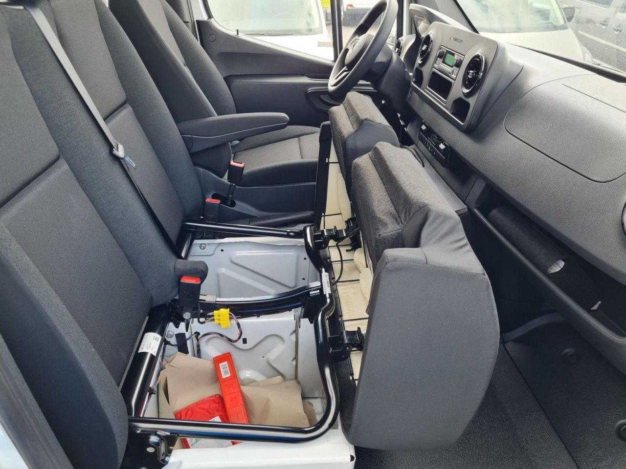 Dostavno vozilo s ravnom platformom, Dostavno vozilo s dvostrukom kabinom Mercedes-Benz Sprinter 315 DOKA CDI Lang L3 RWD AHK 3,5t: slika Dostavno vozilo s ravnom platformom, Dostavno vozilo s dvostrukom kabinom Mercedes-Benz Sprinter 315 DOKA CDI Lang L3 RWD AHK 3,5t