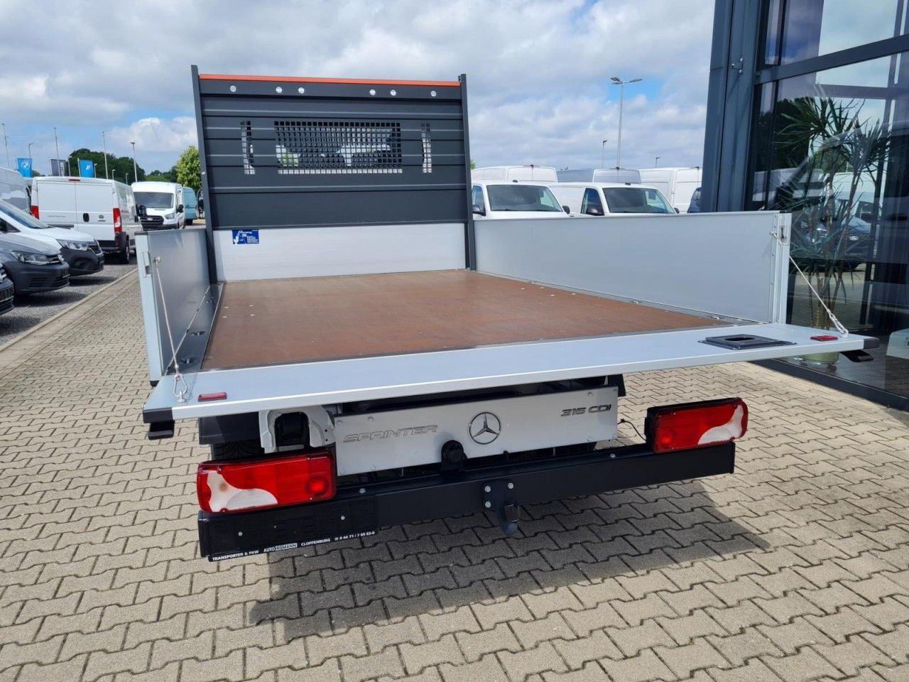 Dostavno vozilo s ravnom platformom, Dostavno vozilo s dvostrukom kabinom Mercedes-Benz Sprinter 315 DOKA CDI Lang L3 RWD AHK 3,5t: slika Dostavno vozilo s ravnom platformom, Dostavno vozilo s dvostrukom kabinom Mercedes-Benz Sprinter 315 DOKA CDI Lang L3 RWD AHK 3,5t