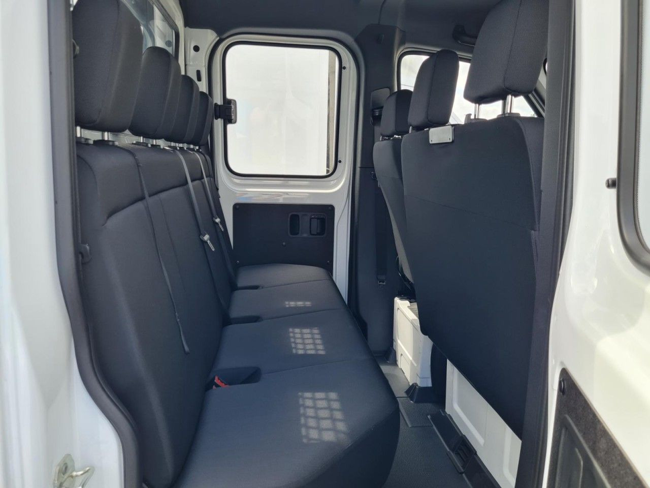 Dostavno vozilo s ravnom platformom, Dostavno vozilo s dvostrukom kabinom Mercedes-Benz Sprinter 315 DOKA CDI Lang L3 RWD AHK 3,5t: slika Dostavno vozilo s ravnom platformom, Dostavno vozilo s dvostrukom kabinom Mercedes-Benz Sprinter 315 DOKA CDI Lang L3 RWD AHK 3,5t