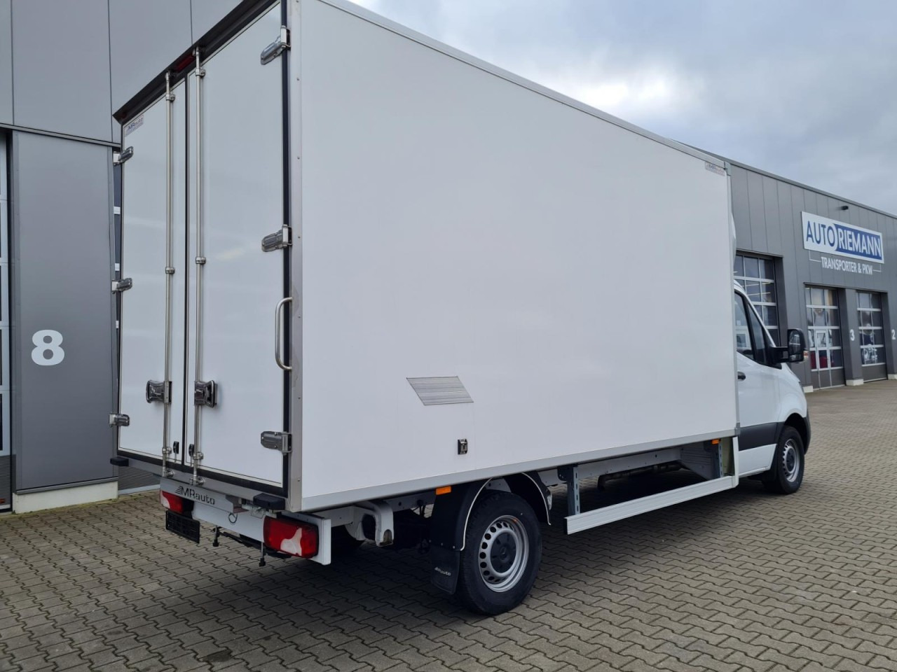 Mercedes-Benz Sprinter 315 Koffer lang MBux KLIMA NAVI TEMPOMAT - Dostavno vozilo sa zatvorenim sandukom: slika Mercedes-Benz Sprinter 315 Koffer lang MBux KLIMA NAVI TEMPOMAT - Dostavno vozilo sa zatvorenim sandukom Mercedes-Benz Sprinter 315 Koffer lang MBux KLIMA NAVI TEMPOMAT - Dostavno vozilo sa zatvorenim sandukom: slika Mercedes-Benz Sprinter 315 Koffer lang MBux KLIMA NAVI TEMPOMAT - Dostavno vozilo sa zatvorenim sandukom