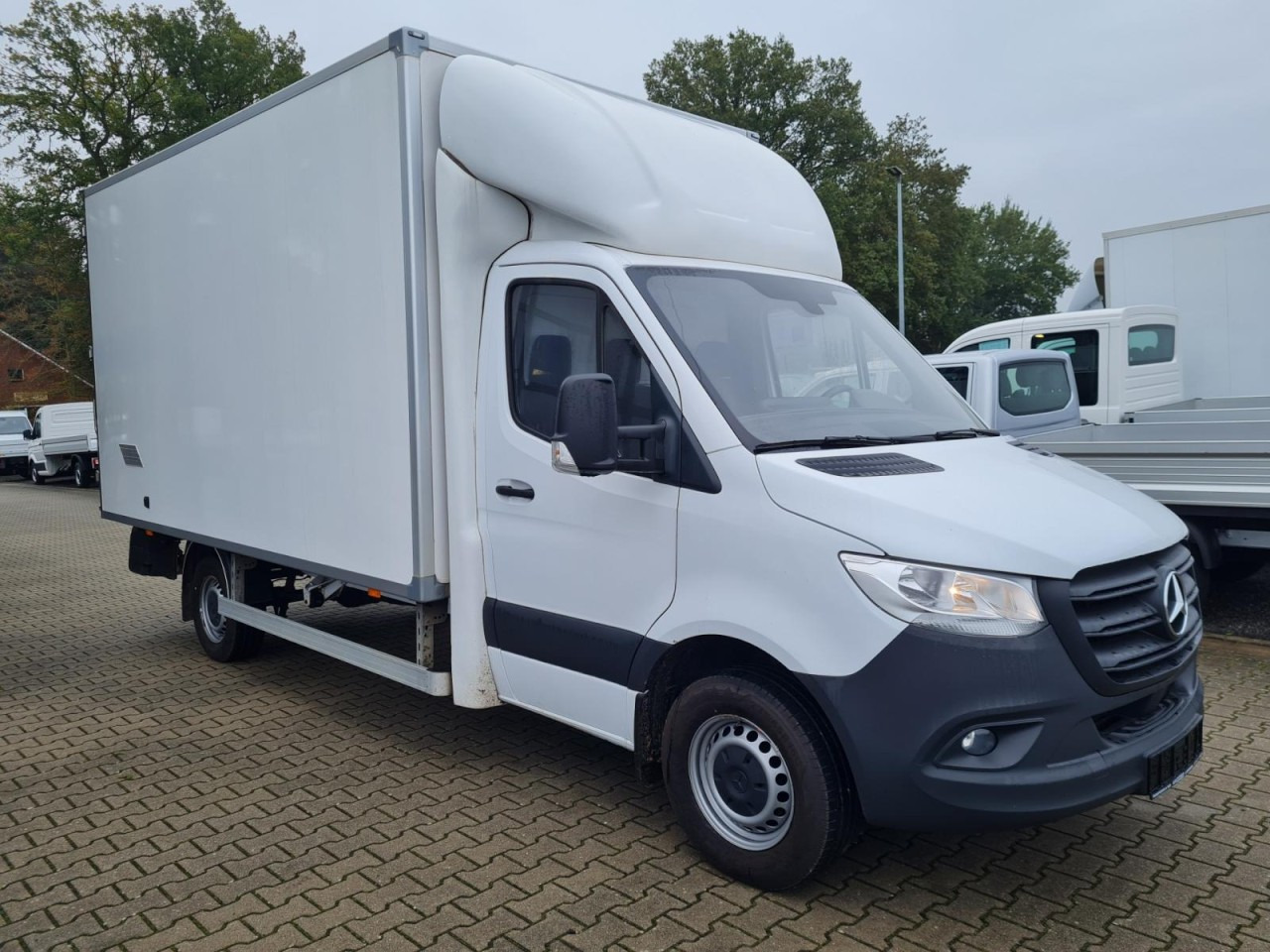 Mercedes-Benz Sprinter 315 RWD Möbel Koffer LBW KLIMA TEMPOMAT - Dostavno vozilo sa zatvorenim sandukom: slika Mercedes-Benz Sprinter 315 RWD Möbel Koffer LBW KLIMA TEMPOMAT - Dostavno vozilo sa zatvorenim sandukom Mercedes-Benz Sprinter 315 RWD Möbel Koffer LBW KLIMA TEMPOMAT - Dostavno vozilo sa zatvorenim sandukom: slika Mercedes-Benz Sprinter 315 RWD Möbel Koffer LBW KLIMA TEMPOMAT - Dostavno vozilo sa zatvorenim sandukom