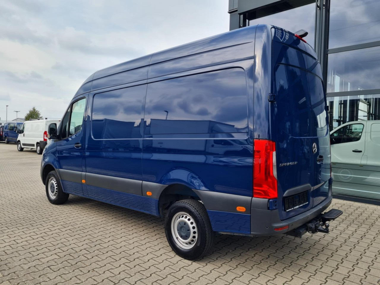 Mercedes-Benz Sprinter 316 Kasten CDI MR AHK Tachograf MBUX - Furgon: slika Mercedes-Benz Sprinter 316 Kasten CDI MR AHK Tachograf MBUX - Furgon Mercedes-Benz Sprinter 316 Kasten CDI MR AHK Tachograf MBUX - Furgon: slika Mercedes-Benz Sprinter 316 Kasten CDI MR AHK Tachograf MBUX - Furgon
