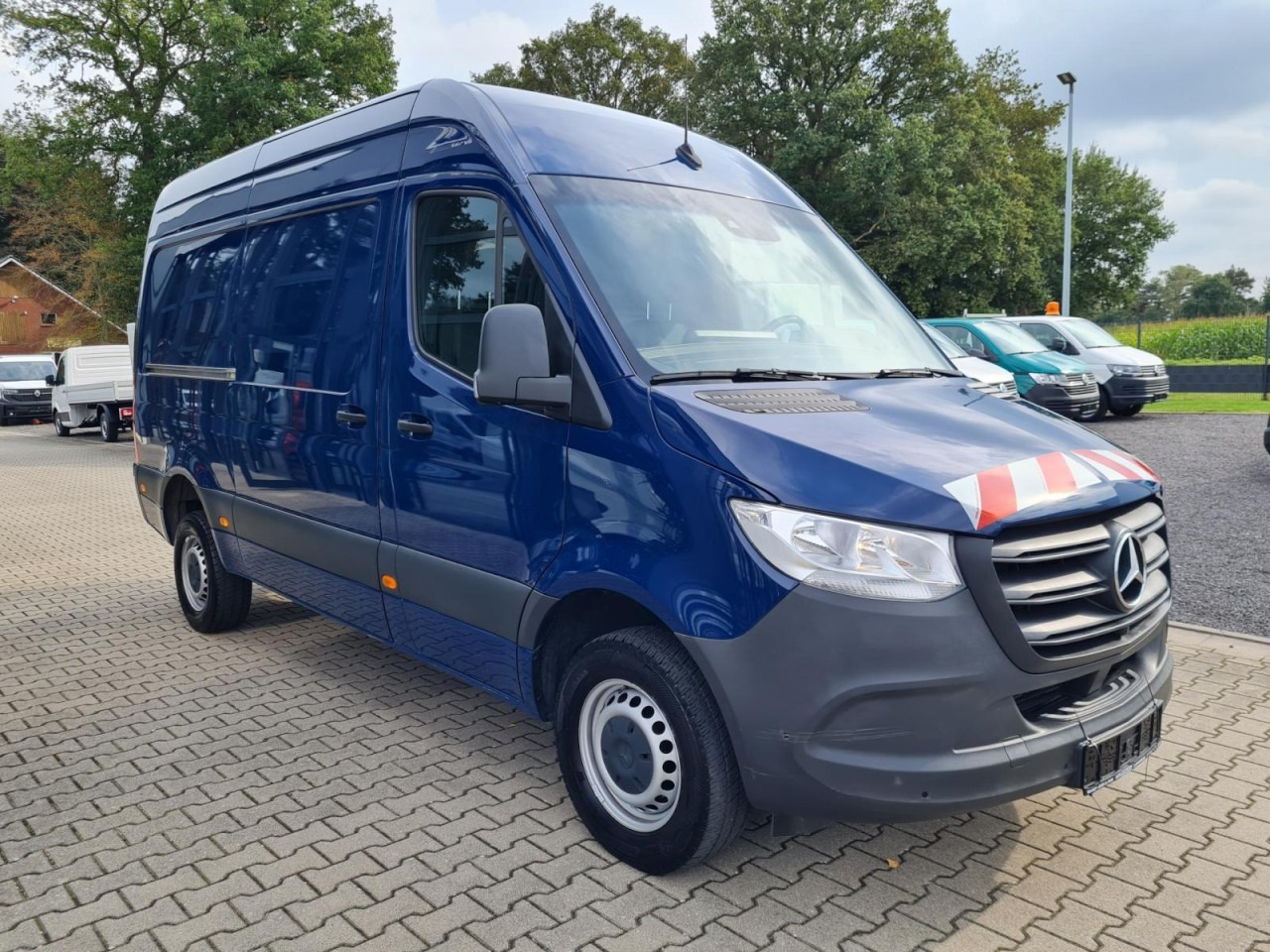 Mercedes-Benz Sprinter 316 Kasten CDI MR RWD AHK MBUX KAMERA - Furgon: slika Mercedes-Benz Sprinter 316 Kasten CDI MR RWD AHK MBUX KAMERA - Furgon Mercedes-Benz Sprinter 316 Kasten CDI MR RWD AHK MBUX KAMERA - Furgon: slika Mercedes-Benz Sprinter 316 Kasten CDI MR RWD AHK MBUX KAMERA - Furgon