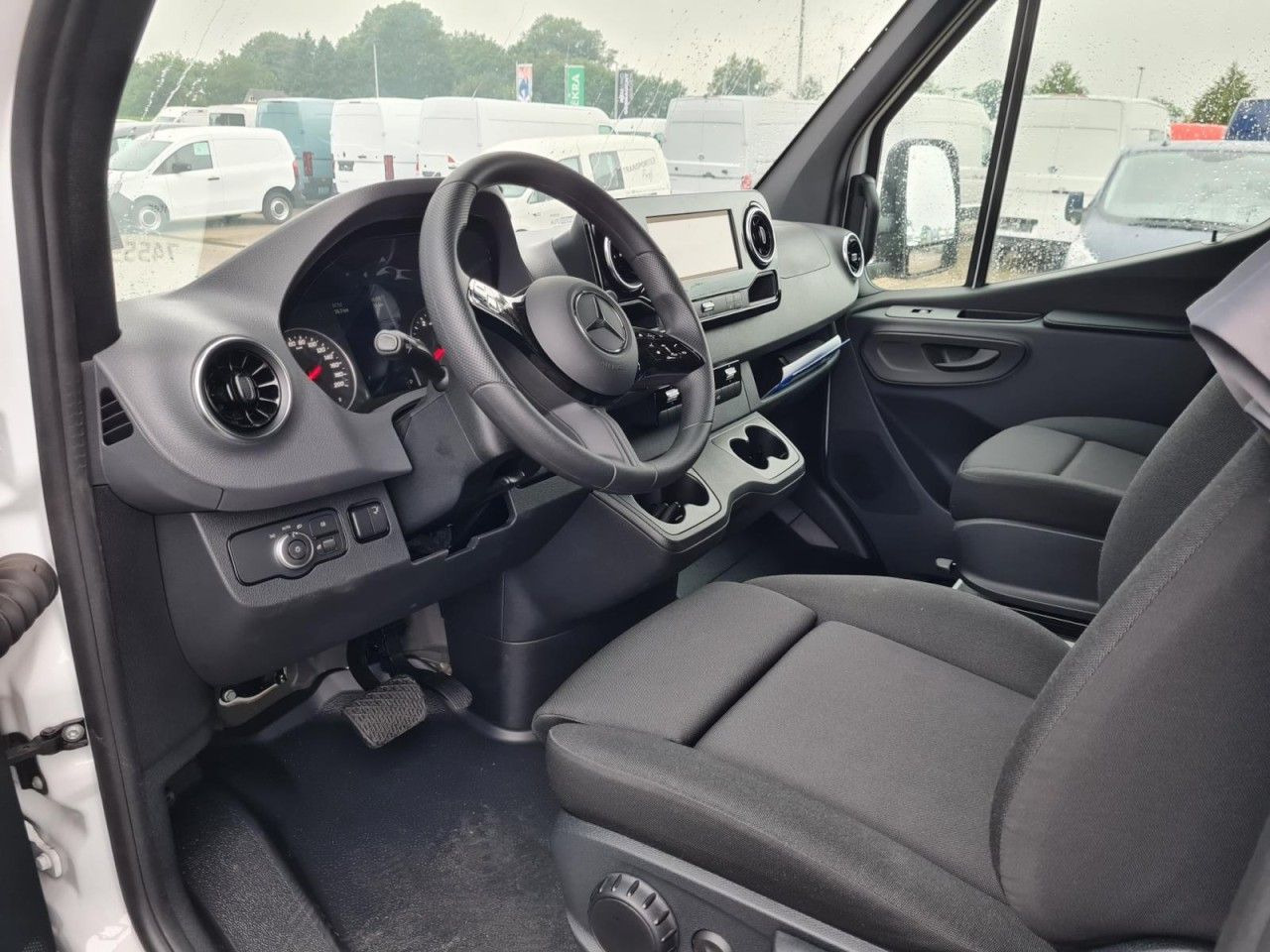 Dostavno vozilo s ceradom Mercedes-Benz Sprinter 317 AG Pritsche Schiebe Plane Schlafkab: slika Dostavno vozilo s ceradom Mercedes-Benz Sprinter 317 AG Pritsche Schiebe Plane Schlafkab