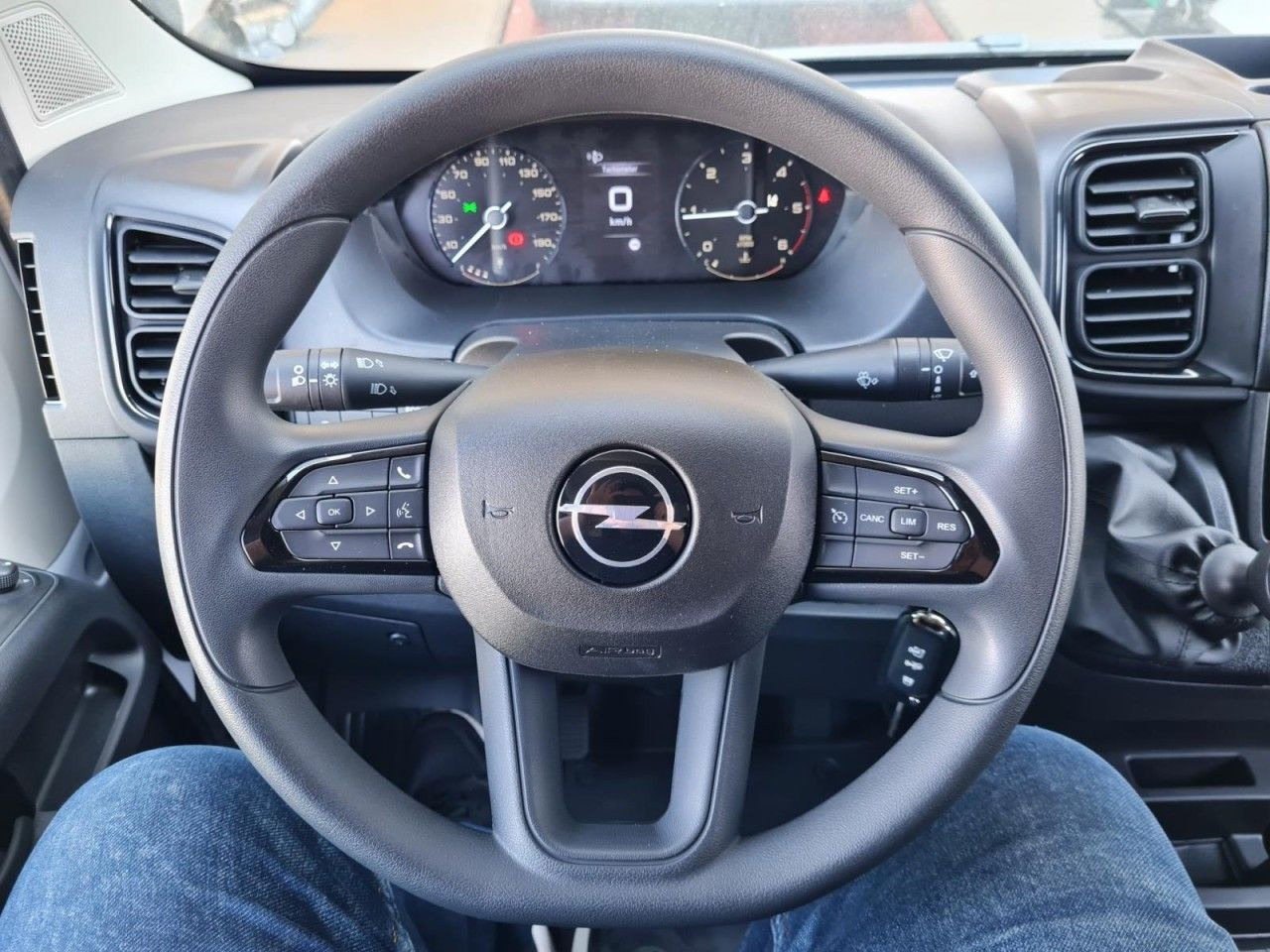 Zakup  Opel Movano 35 Cargo Kasten L3H2 KLIMA KOMFORT PDC TE Opel Movano 35 Cargo Kasten L3H2 KLIMA KOMFORT PDC TE: slika Zakup  Opel Movano 35 Cargo Kasten L3H2 KLIMA KOMFORT PDC TE Opel Movano 35 Cargo Kasten L3H2 KLIMA KOMFORT PDC TE