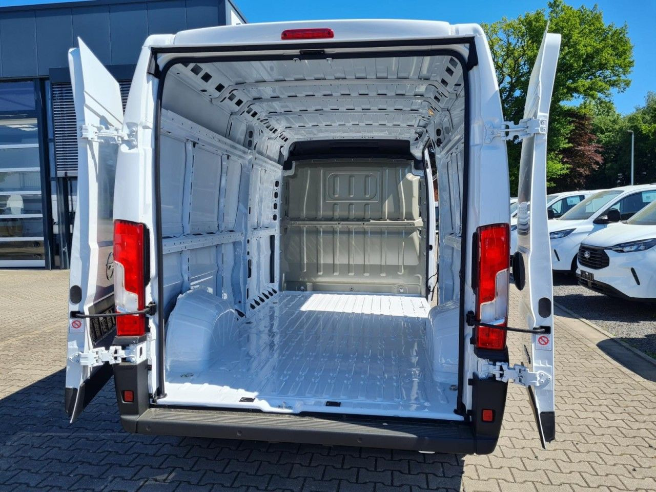 Zakup  Opel Movano 35 Cargo Kasten L3H2 KLIMA KOMFORT PDC TE Opel Movano 35 Cargo Kasten L3H2 KLIMA KOMFORT PDC TE: slika Zakup  Opel Movano 35 Cargo Kasten L3H2 KLIMA KOMFORT PDC TE Opel Movano 35 Cargo Kasten L3H2 KLIMA KOMFORT PDC TE