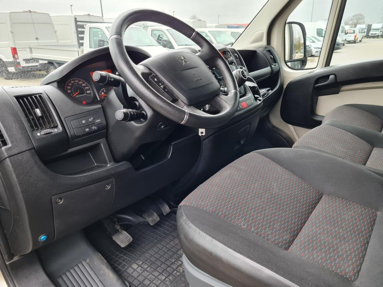 Zakup  Peugeot Boxer Pritsche L4 Schiebe Plane Schlafkab Luftfe Peugeot Boxer Pritsche L4 Schiebe Plane Schlafkab Luftfe: slika Zakup  Peugeot Boxer Pritsche L4 Schiebe Plane Schlafkab Luftfe Peugeot Boxer Pritsche L4 Schiebe Plane Schlafkab Luftfe