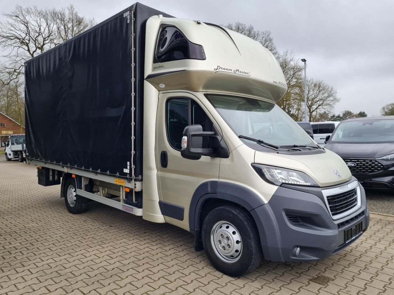 Peugeot Boxer Pritsche L4 Schiebe Plane Schlafkab Luftfe - Dostavno vozilo s ceradom: slika Peugeot Boxer Pritsche L4 Schiebe Plane Schlafkab Luftfe - Dostavno vozilo s ceradom Peugeot Boxer Pritsche L4 Schiebe Plane Schlafkab Luftfe - Dostavno vozilo s ceradom: slika Peugeot Boxer Pritsche L4 Schiebe Plane Schlafkab Luftfe - Dostavno vozilo s ceradom