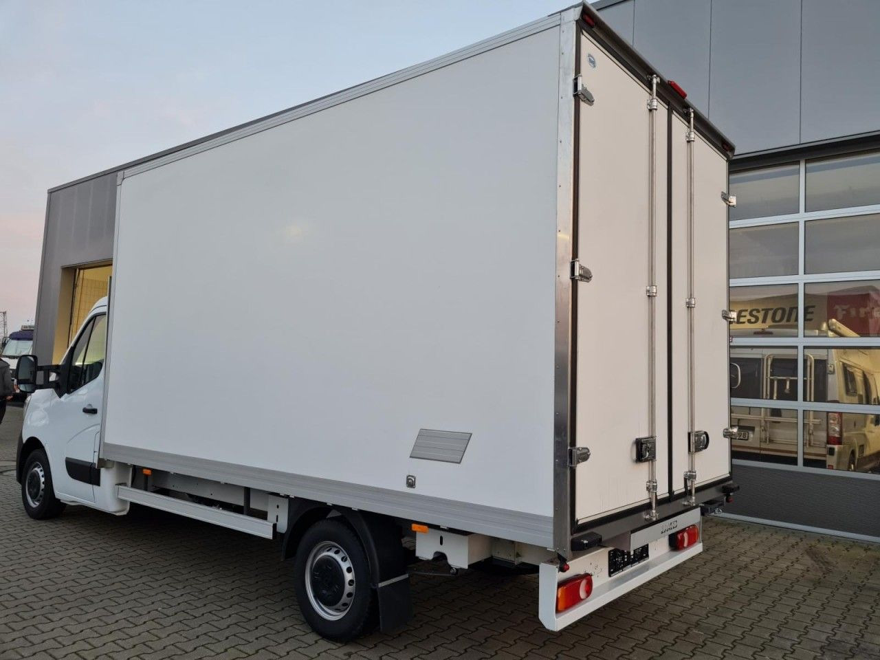 Renault Master 3.5t Möbel Koffer KLIMA LUFTFEDERUNG TEMP - Dostavno vozilo sa zatvorenim sandukom: slika Renault Master 3.5t Möbel Koffer KLIMA LUFTFEDERUNG TEMP - Dostavno vozilo sa zatvorenim sandukom Renault Master 3.5t Möbel Koffer KLIMA LUFTFEDERUNG TEMP - Dostavno vozilo sa zatvorenim sandukom: slika Renault Master 3.5t Möbel Koffer KLIMA LUFTFEDERUNG TEMP - Dostavno vozilo sa zatvorenim sandukom