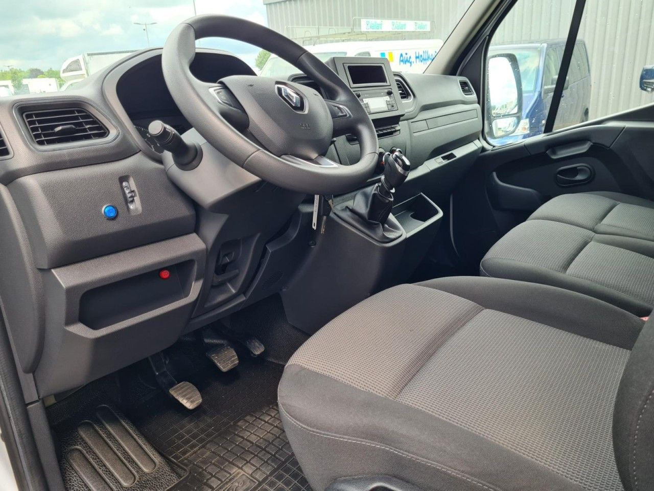 Zakup  Renault Master 3,5t Pritsche dCi Plane Schlafkab. LBW Renault Master 3,5t Pritsche dCi Plane Schlafkab. LBW: slika Zakup  Renault Master 3,5t Pritsche dCi Plane Schlafkab. LBW Renault Master 3,5t Pritsche dCi Plane Schlafkab. LBW