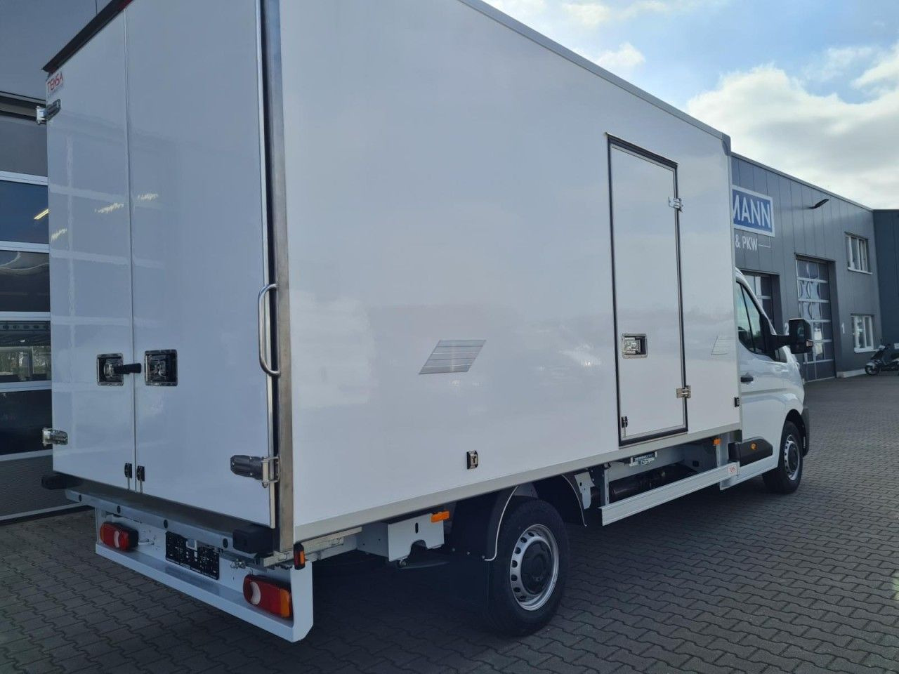 Renault Master 35 New Möbel Koffer KLIMA KOMFORT TEMPOMA - Dostavno vozilo sa zatvorenim sandukom: slika Renault Master 35 New Möbel Koffer KLIMA KOMFORT TEMPOMA - Dostavno vozilo sa zatvorenim sandukom Renault Master 35 New Möbel Koffer KLIMA KOMFORT TEMPOMA - Dostavno vozilo sa zatvorenim sandukom: slika Renault Master 35 New Möbel Koffer KLIMA KOMFORT TEMPOMA - Dostavno vozilo sa zatvorenim sandukom