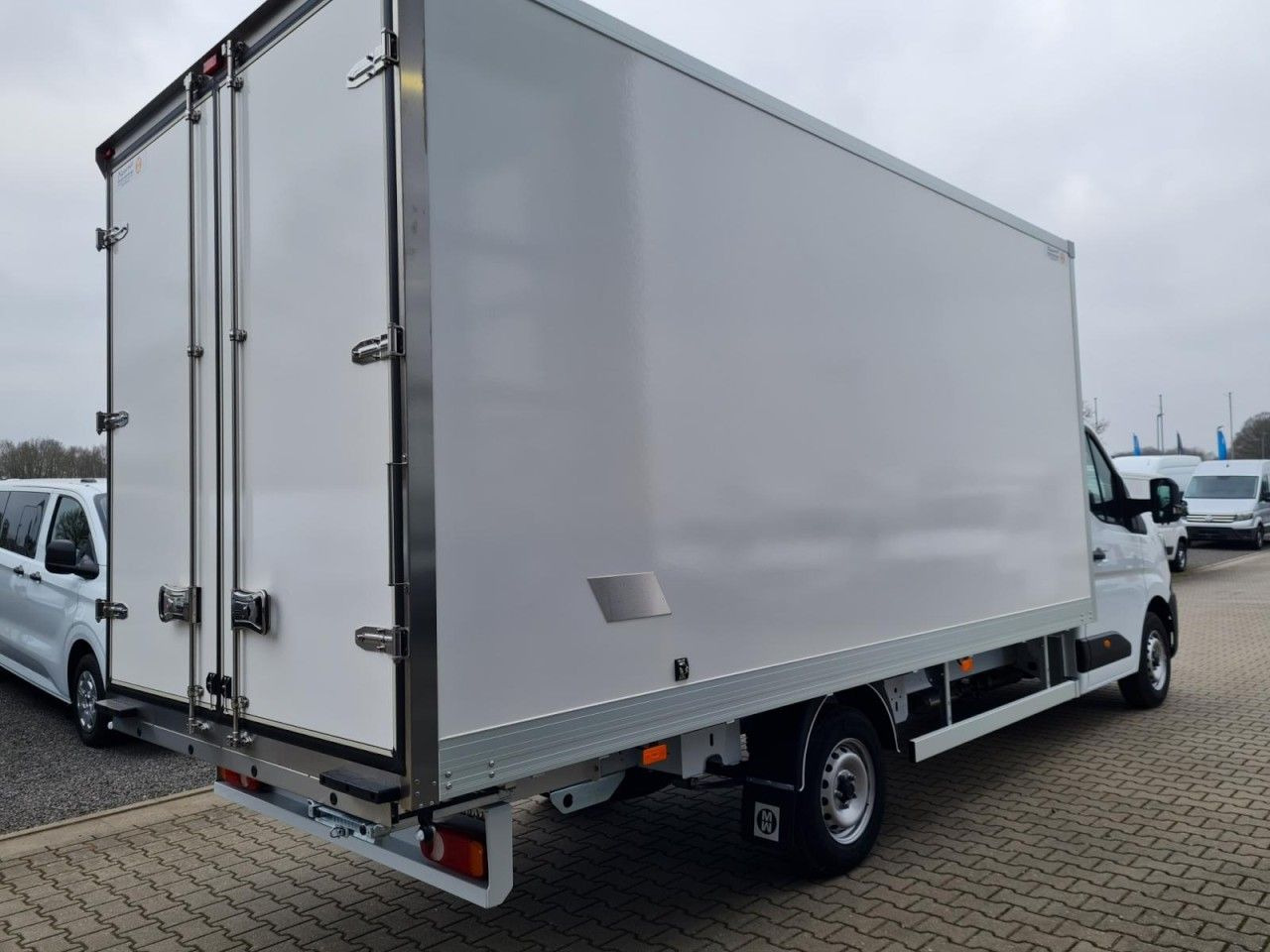 Renault Master 35 New Möbel Koffer LF 4.80m KLIMA TEMPOM - Dostavno vozilo sa zatvorenim sandukom: slika Renault Master 35 New Möbel Koffer LF 4.80m KLIMA TEMPOM - Dostavno vozilo sa zatvorenim sandukom Renault Master 35 New Möbel Koffer LF 4.80m KLIMA TEMPOM - Dostavno vozilo sa zatvorenim sandukom: slika Renault Master 35 New Möbel Koffer LF 4.80m KLIMA TEMPOM - Dostavno vozilo sa zatvorenim sandukom