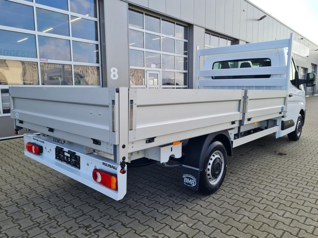 Renault Master New 35 Pritsche lang KLIMA KOMFORT TEMPOM - Dostavno vozilo s ravnom platformom: slika Renault Master New 35 Pritsche lang KLIMA KOMFORT TEMPOM - Dostavno vozilo s ravnom platformom Renault Master New 35 Pritsche lang KLIMA KOMFORT TEMPOM - Dostavno vozilo s ravnom platformom: slika Renault Master New 35 Pritsche lang KLIMA KOMFORT TEMPOM - Dostavno vozilo s ravnom platformom