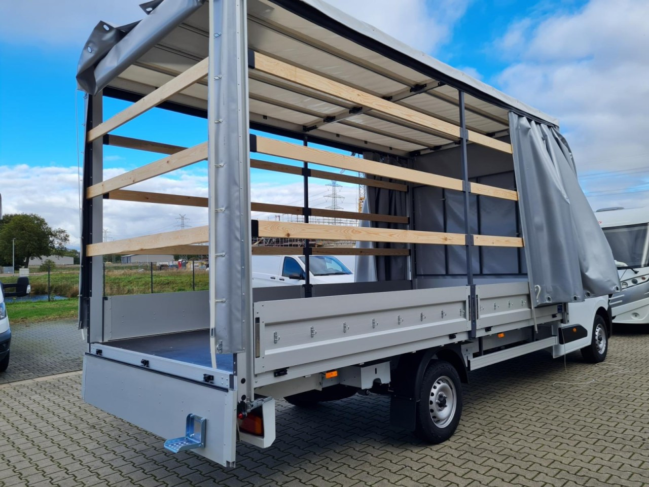 Renault Master Pritsche 2x Schiebe Plane 10 Pal. LUFTFEDERUNG - Dostavno vozilo s ceradom: slika Renault Master Pritsche 2x Schiebe Plane 10 Pal. LUFTFEDERUNG - Dostavno vozilo s ceradom Renault Master Pritsche 2x Schiebe Plane 10 Pal. LUFTFEDERUNG - Dostavno vozilo s ceradom: slika Renault Master Pritsche 2x Schiebe Plane 10 Pal. LUFTFEDERUNG - Dostavno vozilo s ceradom