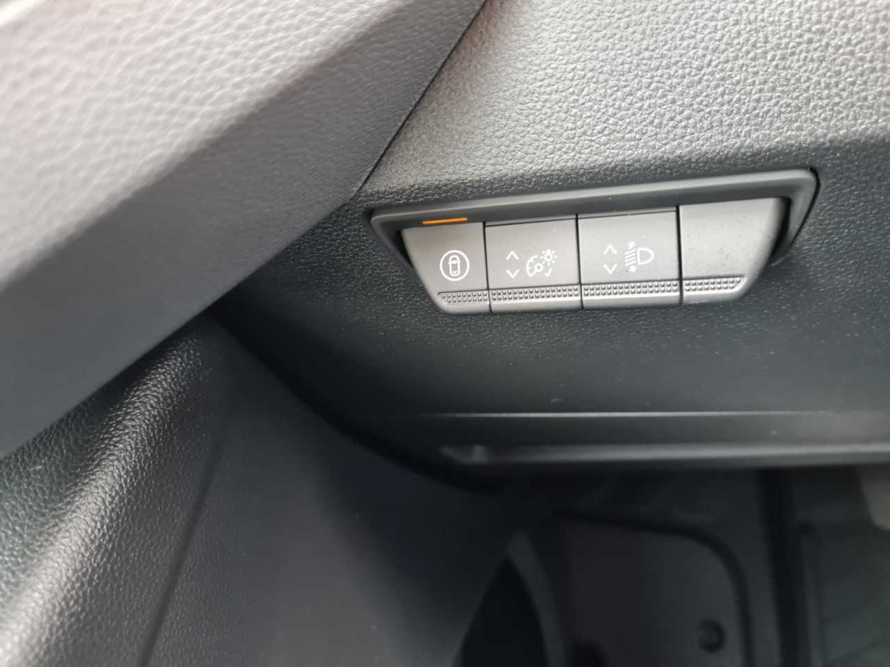 Dostavno vozilo s ceradom Renault Master Pritsche Schiebe Plane 10 Pal. LUFTFEDERUNG: slika Dostavno vozilo s ceradom Renault Master Pritsche Schiebe Plane 10 Pal. LUFTFEDERUNG