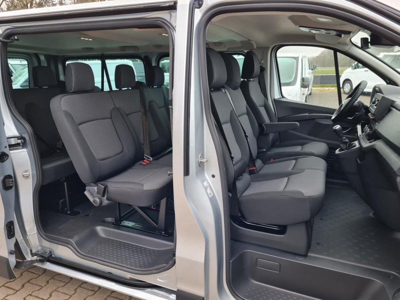 Renault Trafic Kombi 9-Sitze L2 Grand Equilibre KLIMA TE - Automobil: slika Renault Trafic Kombi 9-Sitze L2 Grand Equilibre KLIMA TE - Automobil Renault Trafic Kombi 9-Sitze L2 Grand Equilibre KLIMA TE - Automobil: slika Renault Trafic Kombi 9-Sitze L2 Grand Equilibre KLIMA TE - Automobil