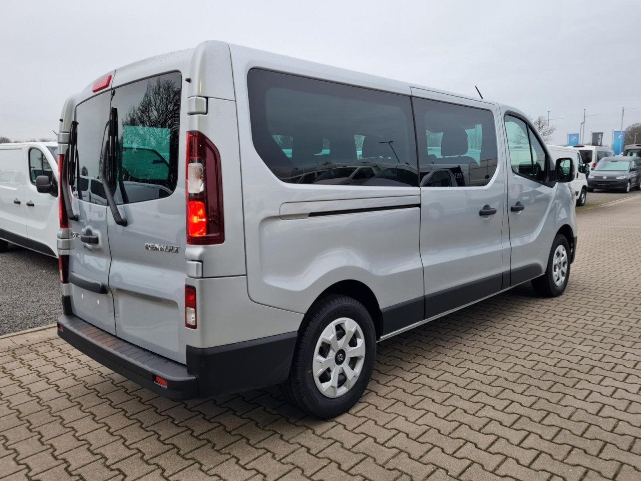 Renault Trafic Kombi 9-Sitze L2 Grand Equilibre KLIMA TEMPOMAT - Dostavno vozilo s dvostrukom kabinom: slika Renault Trafic Kombi 9-Sitze L2 Grand Equilibre KLIMA TEMPOMAT - Dostavno vozilo s dvostrukom kabinom Renault Trafic Kombi 9-Sitze L2 Grand Equilibre KLIMA TEMPOMAT - Dostavno vozilo s dvostrukom kabinom: slika Renault Trafic Kombi 9-Sitze L2 Grand Equilibre KLIMA TEMPOMAT - Dostavno vozilo s dvostrukom kabinom