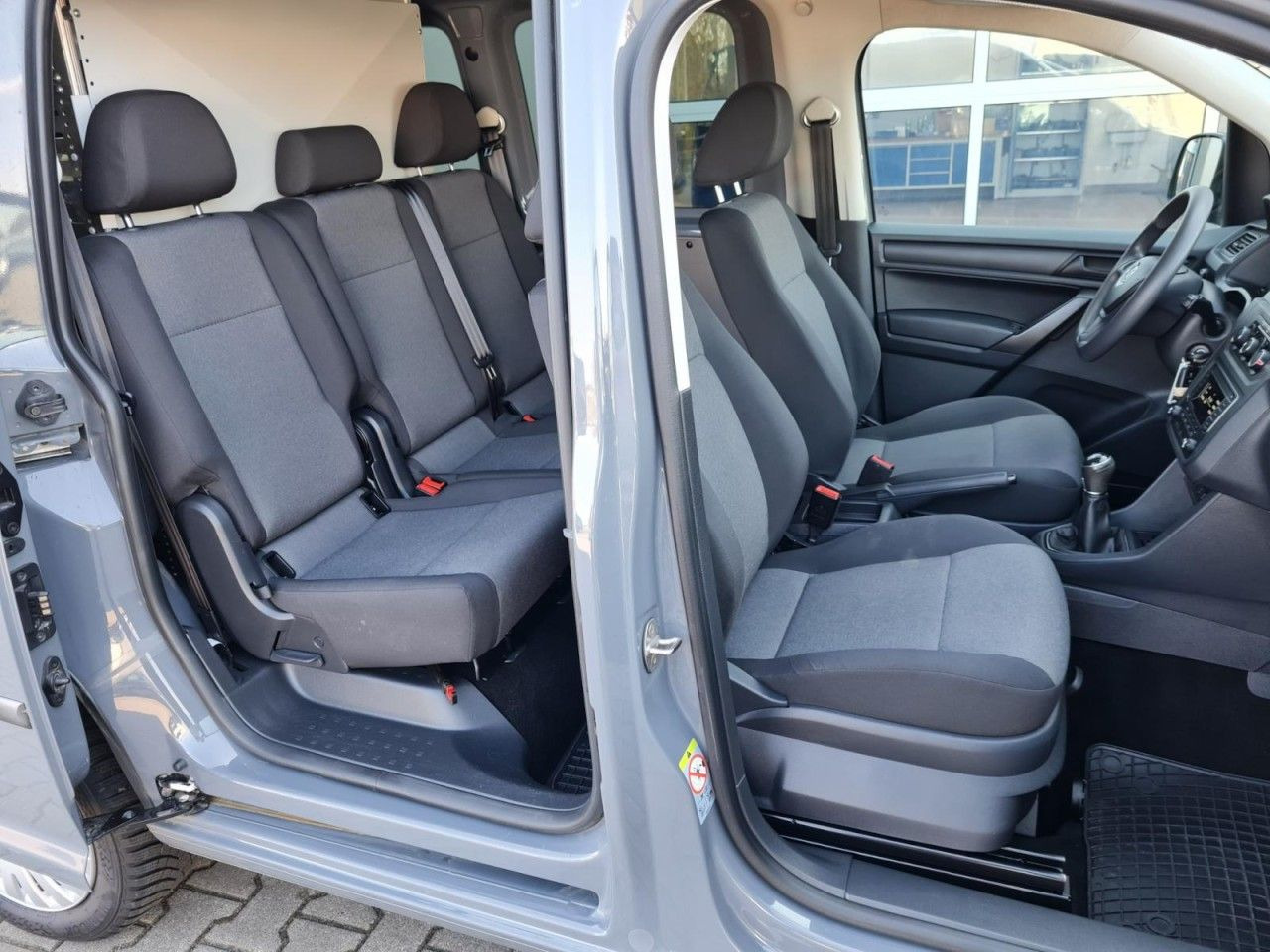 Volkswagen Caddy 4Motion TDi Kombi 5-Sitze TEMPO STHZ REGAL - Karavan: slika Volkswagen Caddy 4Motion TDi Kombi 5-Sitze TEMPO STHZ REGAL - Karavan Volkswagen Caddy 4Motion TDi Kombi 5-Sitze TEMPO STHZ REGAL - Karavan: slika Volkswagen Caddy 4Motion TDi Kombi 5-Sitze TEMPO STHZ REGAL - Karavan