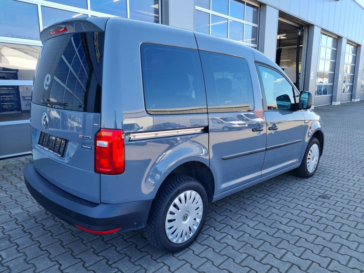 Volkswagen Caddy 4Motion TDi Kombi 5-Sitze TEMPO STHZ REGAL - Karavan: slika Volkswagen Caddy 4Motion TDi Kombi 5-Sitze TEMPO STHZ REGAL - Karavan Volkswagen Caddy 4Motion TDi Kombi 5-Sitze TEMPO STHZ REGAL - Karavan: slika Volkswagen Caddy 4Motion TDi Kombi 5-Sitze TEMPO STHZ REGAL - Karavan