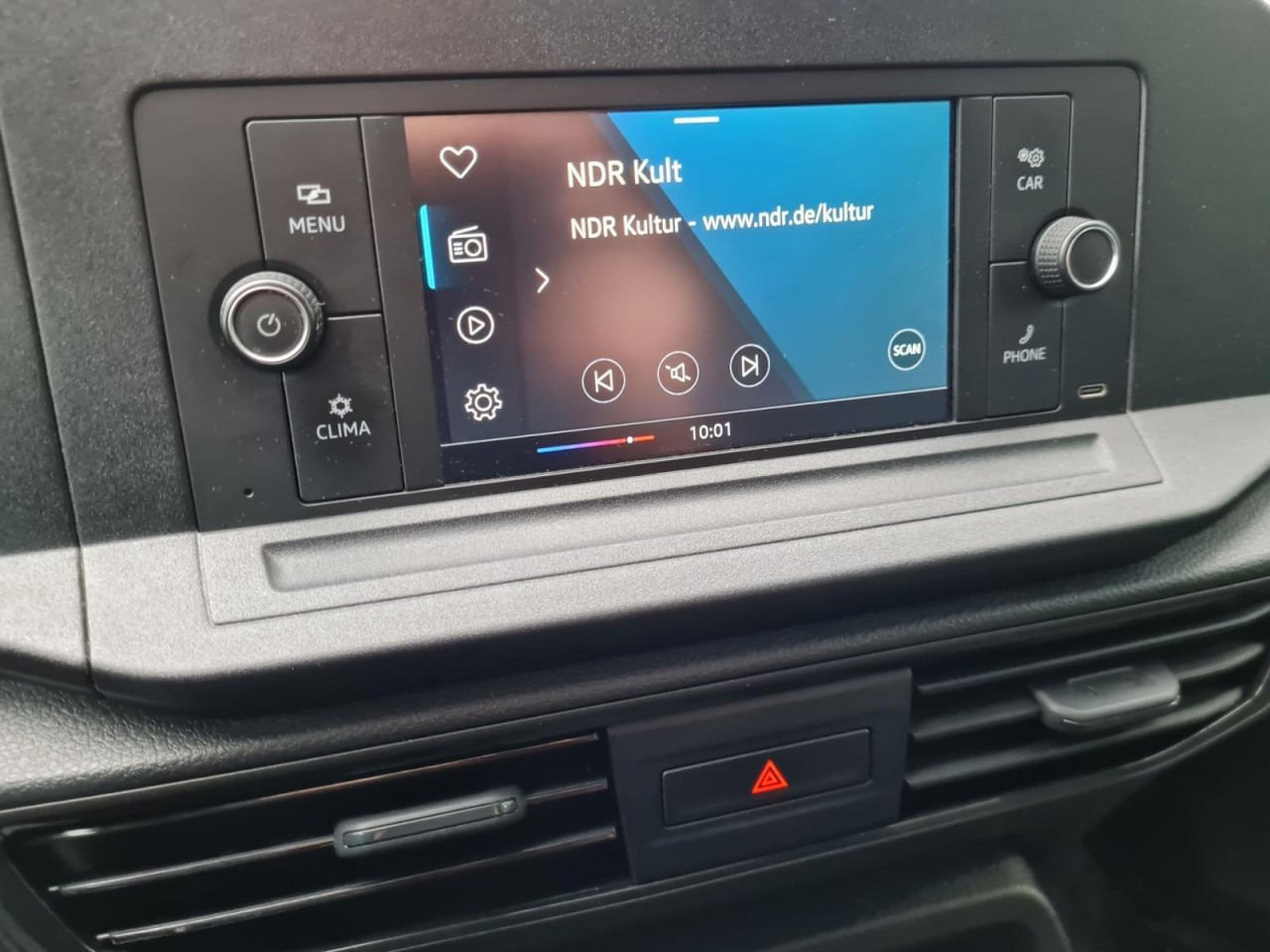 Dostavno vozilo hladnjača Volkswagen Caddy Kühlkasten Cargo 2.0 TDI KLIMA: slika Dostavno vozilo hladnjača Volkswagen Caddy Kühlkasten Cargo 2.0 TDI KLIMA