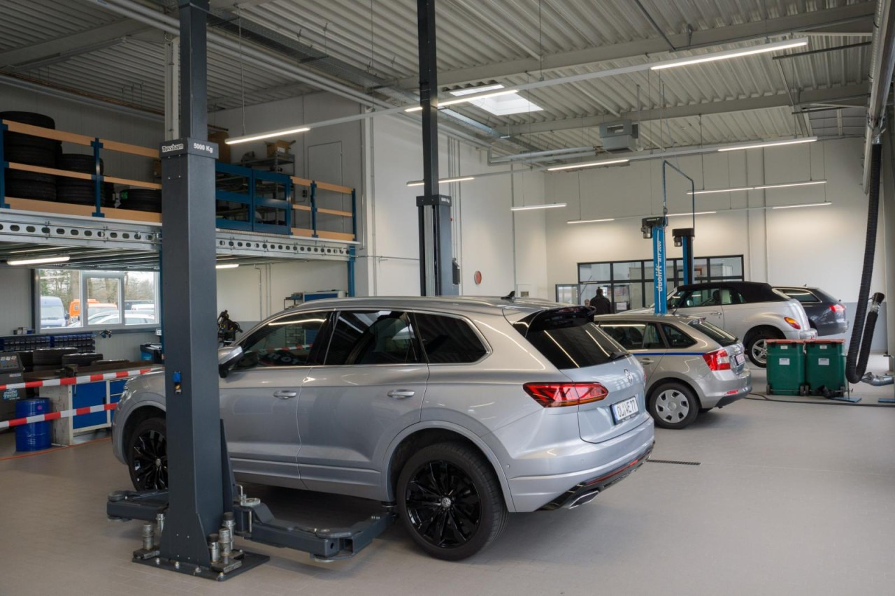 Dostavno vozilo hladnjača Volkswagen Caddy Kühlkasten Cargo 2.0 TDI KLIMA: slika Dostavno vozilo hladnjača Volkswagen Caddy Kühlkasten Cargo 2.0 TDI KLIMA