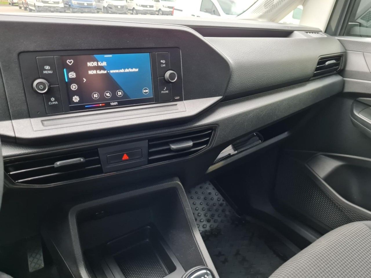 Dostavno vozilo hladnjača Volkswagen Caddy Kühlkasten Cargo 2.0 TDI KLIMA: slika Dostavno vozilo hladnjača Volkswagen Caddy Kühlkasten Cargo 2.0 TDI KLIMA