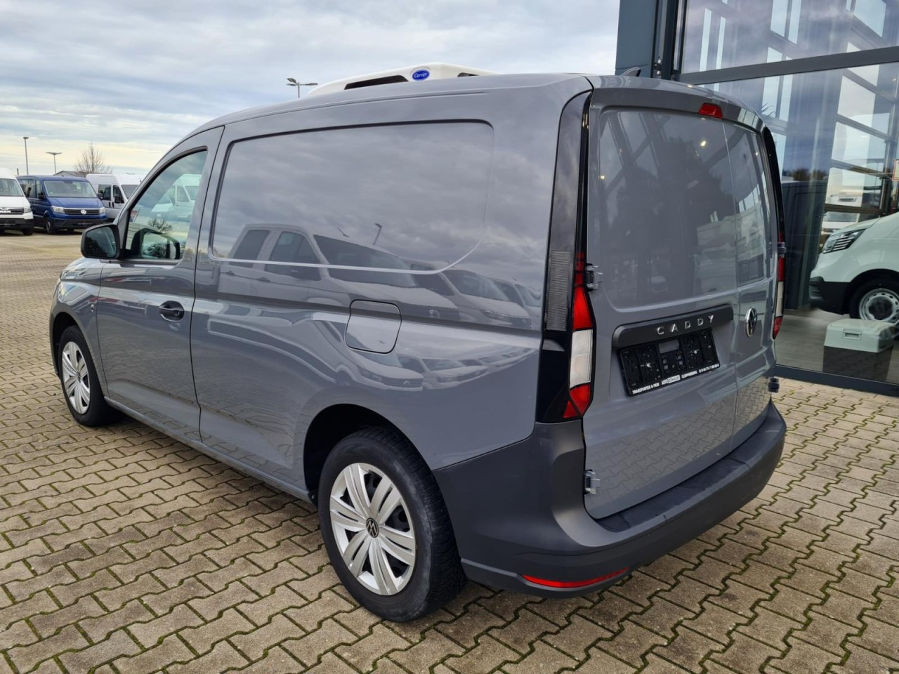 Dostavno vozilo hladnjača Volkswagen Caddy Kühlkasten Cargo 2.0 TDI KLIMA: slika Dostavno vozilo hladnjača Volkswagen Caddy Kühlkasten Cargo 2.0 TDI KLIMA