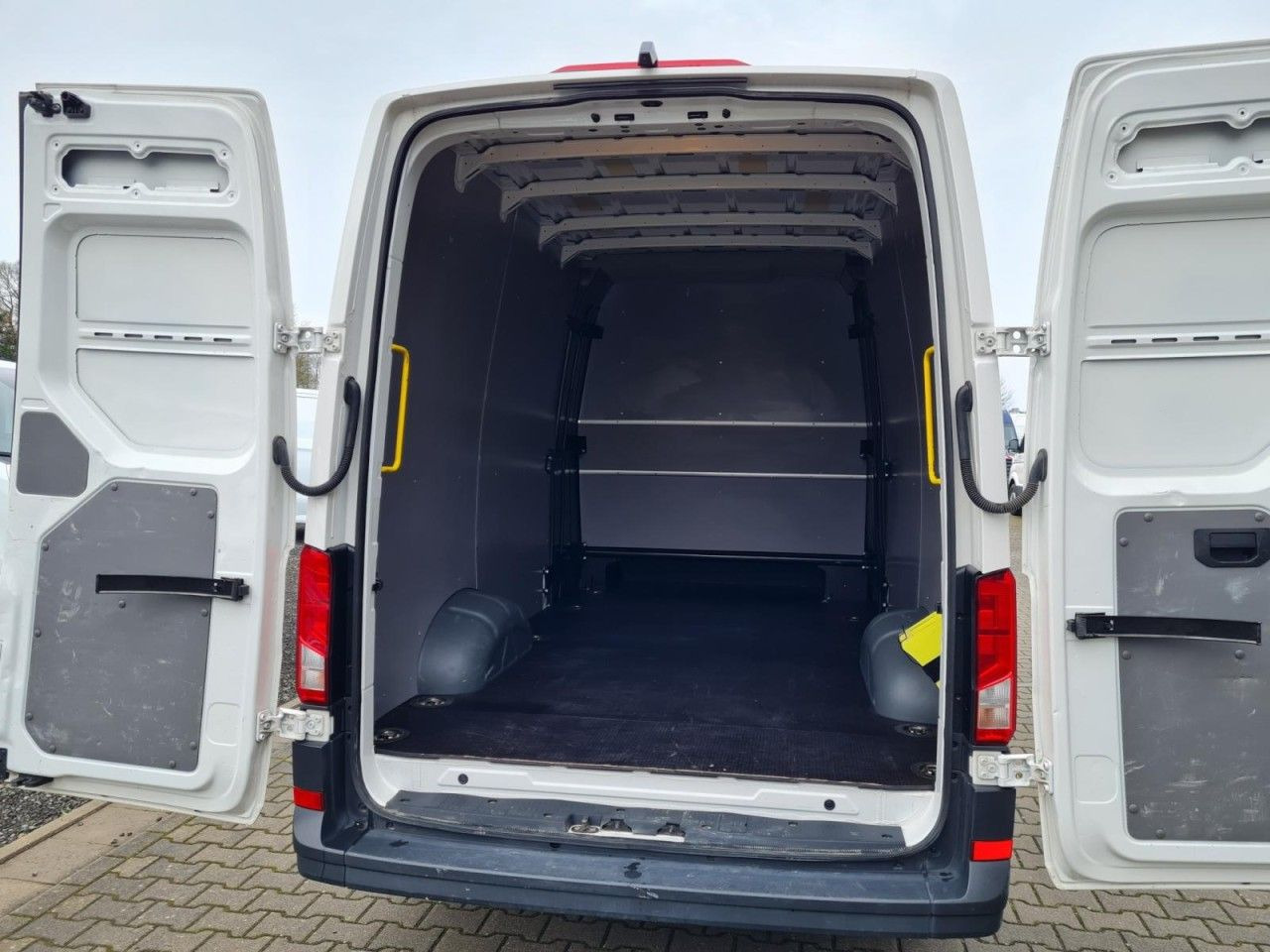 Volkswagen Crafter 35 Kasten 4MOTION L4H3 Plus Doka 7-Sitze - Furgon, Dostavno vozilo s dvostrukom kabinom: slika Volkswagen Crafter 35 Kasten 4MOTION L4H3 Plus Doka 7-Sitze - Furgon, Dostavno vozilo s dvostrukom kabinom Volkswagen Crafter 35 Kasten 4MOTION L4H3 Plus Doka 7-Sitze - Furgon, Dostavno vozilo s dvostrukom kabinom: slika Volkswagen Crafter 35 Kasten 4MOTION L4H3 Plus Doka 7-Sitze - Furgon, Dostavno vozilo s dvostrukom kabinom