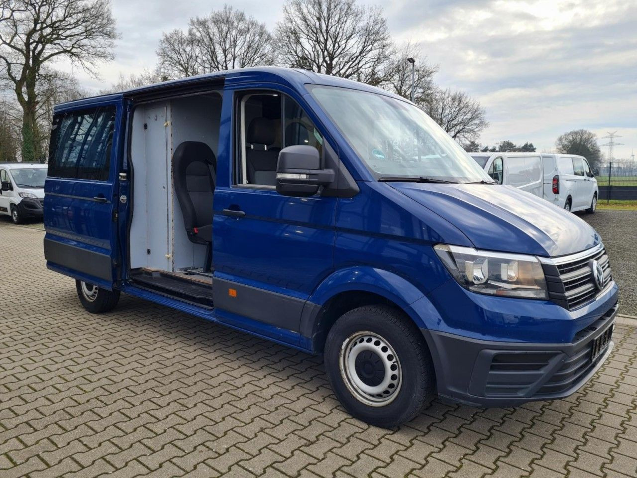 Volkswagen Crafter 35 Kasten Plus Doka mixto NAVI AHK 6 Sit - Furgon, Dostavno vozilo s dvostrukom kabinom: slika Volkswagen Crafter 35 Kasten Plus Doka mixto NAVI AHK 6 Sit - Furgon, Dostavno vozilo s dvostrukom kabinom Volkswagen Crafter 35 Kasten Plus Doka mixto NAVI AHK 6 Sit - Furgon, Dostavno vozilo s dvostrukom kabinom: slika Volkswagen Crafter 35 Kasten Plus Doka mixto NAVI AHK 6 Sit - Furgon, Dostavno vozilo s dvostrukom kabinom