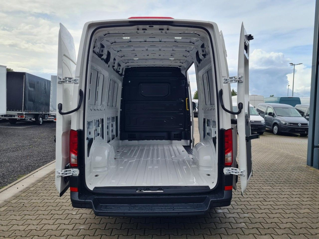 Volkswagen Crafter 35 Kasten TDI MR PDC KLIMA TEMPOMAT - Furgon: slika Volkswagen Crafter 35 Kasten TDI MR PDC KLIMA TEMPOMAT - Furgon Volkswagen Crafter 35 Kasten TDI MR PDC KLIMA TEMPOMAT - Furgon: slika Volkswagen Crafter 35 Kasten TDI MR PDC KLIMA TEMPOMAT - Furgon