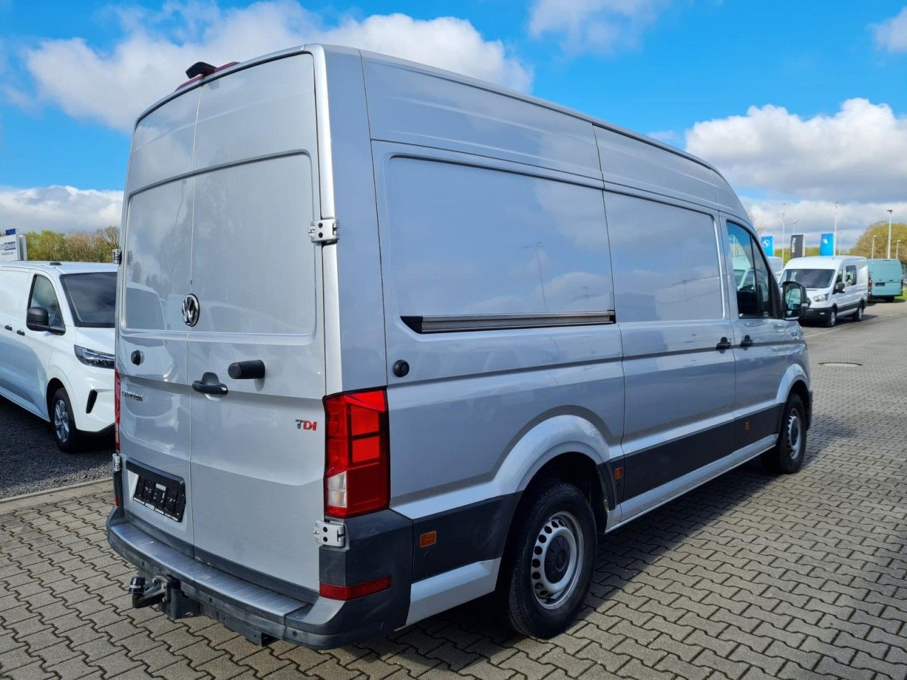 Volkswagen Crafter 35 Kasten TDI MR hoch NAVI KLIMA TEMPOMA - Furgon: slika Volkswagen Crafter 35 Kasten TDI MR hoch NAVI KLIMA TEMPOMA - Furgon Volkswagen Crafter 35 Kasten TDI MR hoch NAVI KLIMA TEMPOMA - Furgon: slika Volkswagen Crafter 35 Kasten TDI MR hoch NAVI KLIMA TEMPOMA - Furgon
