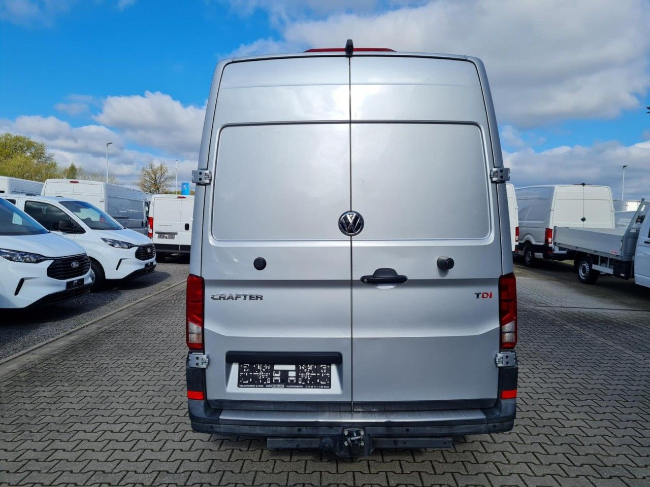 Volkswagen Crafter 35 Kasten TDI MR hoch NAVI KLIMA TEMPOMA - Furgon: slika Volkswagen Crafter 35 Kasten TDI MR hoch NAVI KLIMA TEMPOMA - Furgon Volkswagen Crafter 35 Kasten TDI MR hoch NAVI KLIMA TEMPOMA - Furgon: slika Volkswagen Crafter 35 Kasten TDI MR hoch NAVI KLIMA TEMPOMA - Furgon