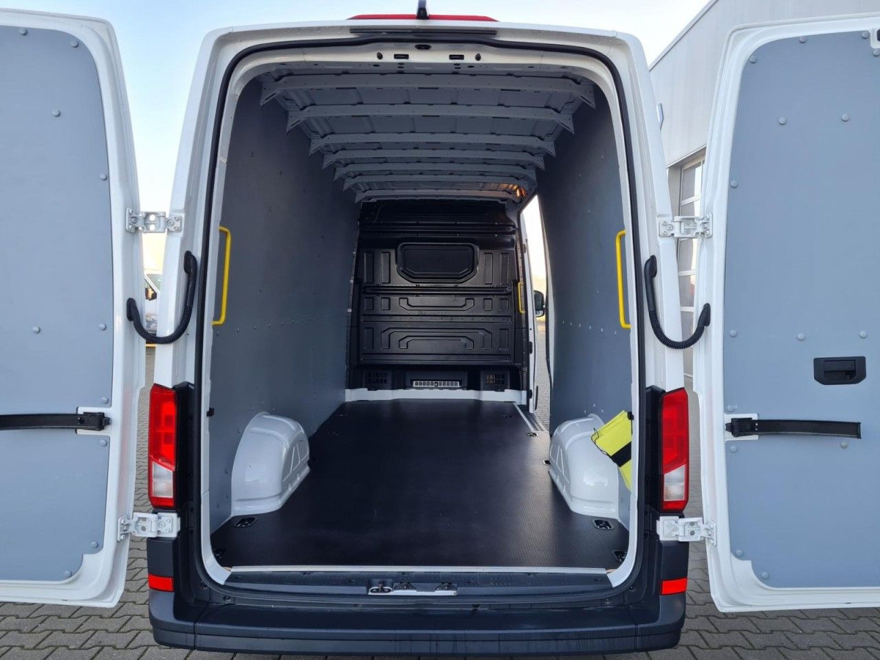 Volkswagen Crafter 35 Kasten lang L4H2 KAMERA NAVI_APP HOLZ - Furgon: slika Volkswagen Crafter 35 Kasten lang L4H2 KAMERA NAVI_APP HOLZ - Furgon Volkswagen Crafter 35 Kasten lang L4H2 KAMERA NAVI_APP HOLZ - Furgon: slika Volkswagen Crafter 35 Kasten lang L4H2 KAMERA NAVI_APP HOLZ - Furgon