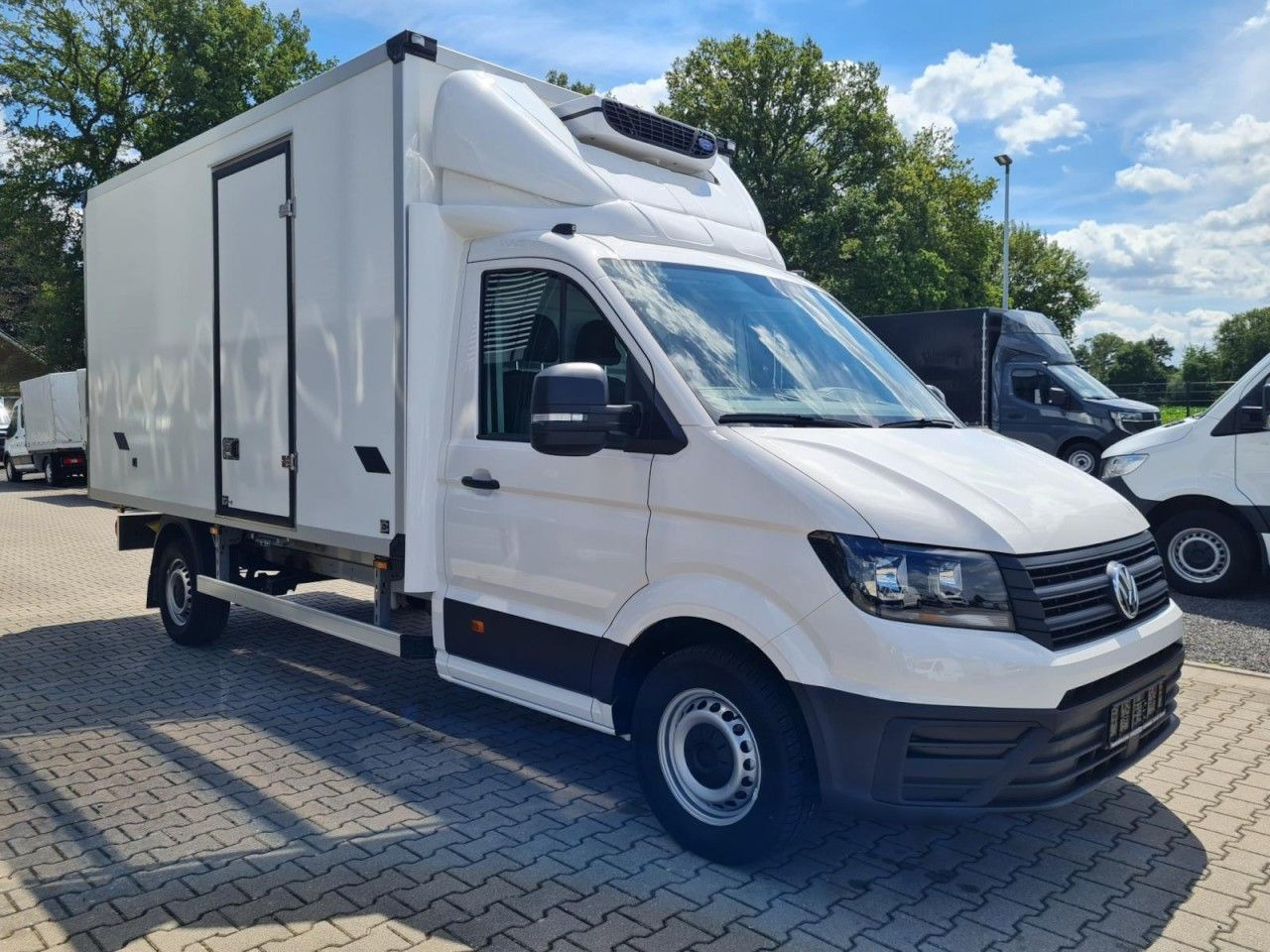 Volkswagen Crafter 35 Kühlkoffer Carrier Viento 300 Navi Ap - Dostavno vozilo hladnjača: slika Volkswagen Crafter 35 Kühlkoffer Carrier Viento 300 Navi Ap - Dostavno vozilo hladnjača Volkswagen Crafter 35 Kühlkoffer Carrier Viento 300 Navi Ap - Dostavno vozilo hladnjača: slika Volkswagen Crafter 35 Kühlkoffer Carrier Viento 300 Navi Ap - Dostavno vozilo hladnjača
