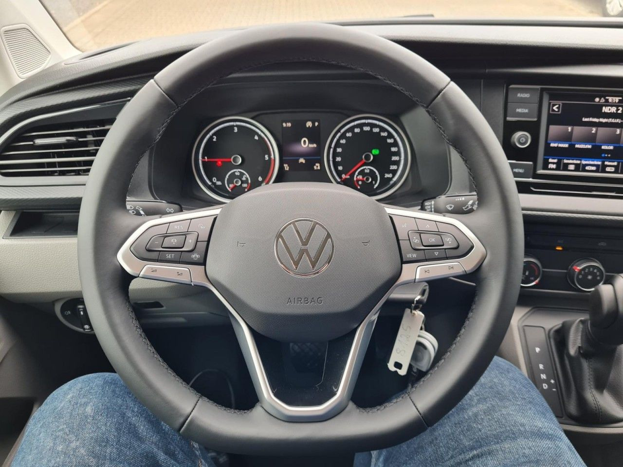 Mali kombi Volkswagen T6.1 Kasten TDI lang DSG LED KAMERA TEMPOMAT: slika Mali kombi Volkswagen T6.1 Kasten TDI lang DSG LED KAMERA TEMPOMAT