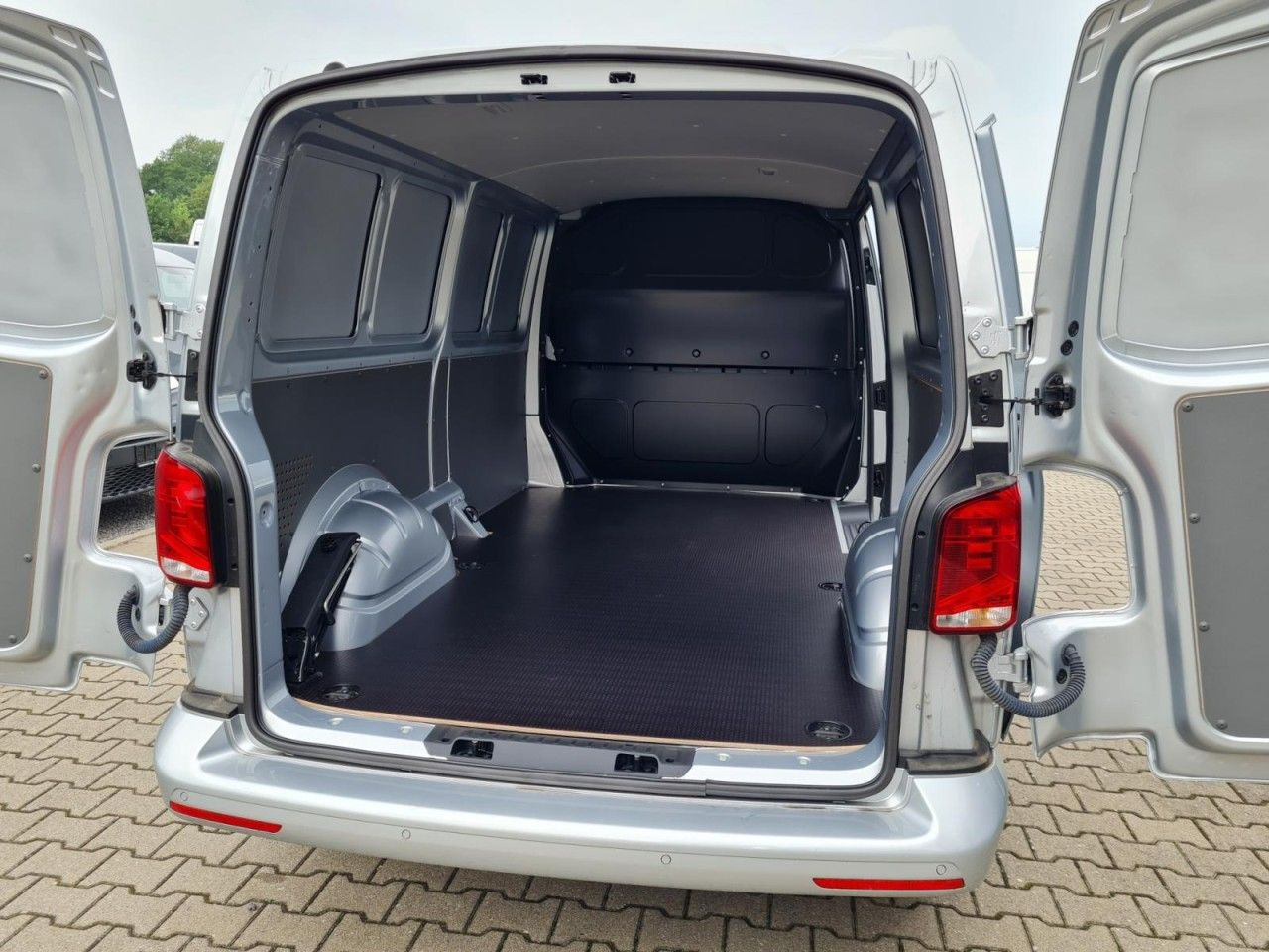 Mali kombi Volkswagen T6.1 Kasten TDI lang DSG LED KAMERA TEMPOMAT: slika Mali kombi Volkswagen T6.1 Kasten TDI lang DSG LED KAMERA TEMPOMAT