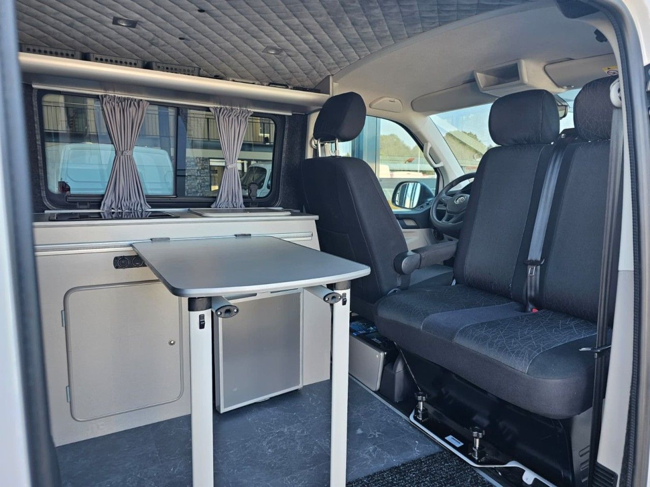 Kamp kombi Volkswagen T6 Camper 2.0 TDI AHK KAMERA ZUSATZBATTERIE: slika Kamp kombi Volkswagen T6 Camper 2.0 TDI AHK KAMERA ZUSATZBATTERIE
