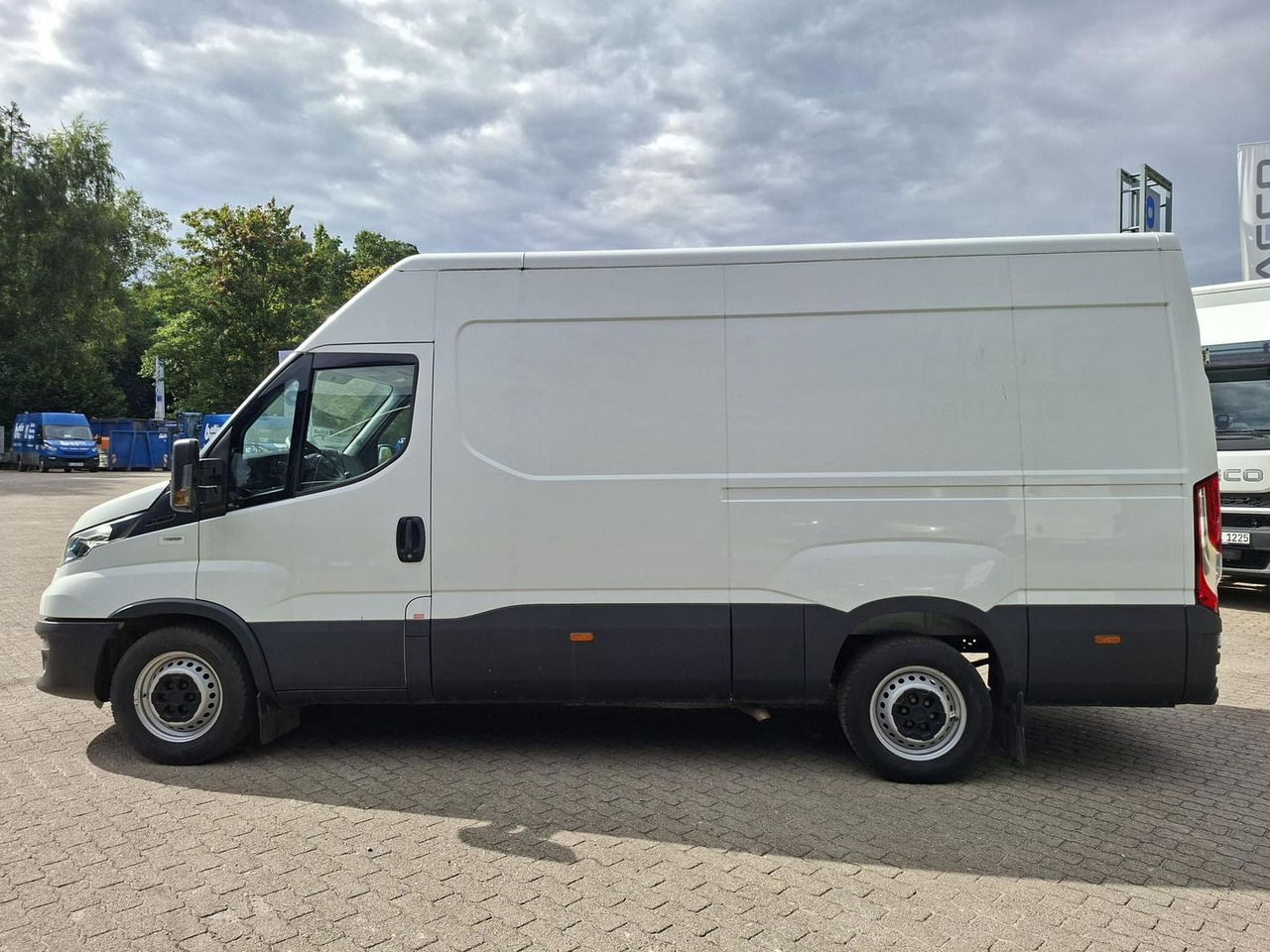 Iveco Daily 35 S16 V 3520L Klima 115 kW (156 PS), S... - Furgon: slika Iveco Daily 35 S16 V 3520L Klima 115 kW (156 PS), S... - Furgon Iveco Daily 35 S16 V 3520L Klima 115 kW (156 PS), S... - Furgon: slika Iveco Daily 35 S16 V 3520L Klima 115 kW (156 PS), S... - Furgon