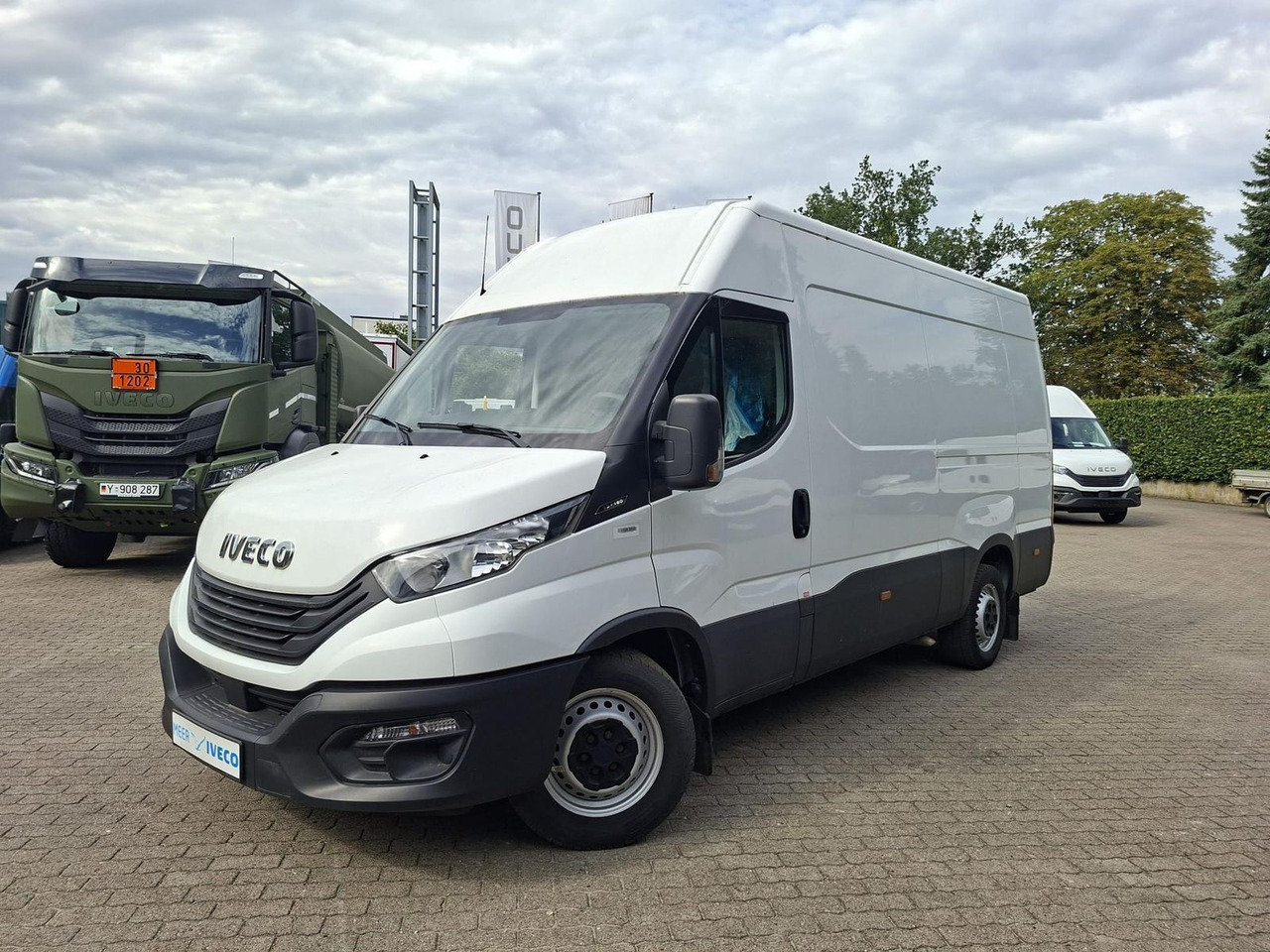 Iveco Daily 35 S16 V 3520L Klima 115 kW (156 PS), S... - Furgon: slika Iveco Daily 35 S16 V 3520L Klima 115 kW (156 PS), S... - Furgon Iveco Daily 35 S16 V 3520L Klima 115 kW (156 PS), S... - Furgon: slika Iveco Daily 35 S16 V 3520L Klima 115 kW (156 PS), S... - Furgon