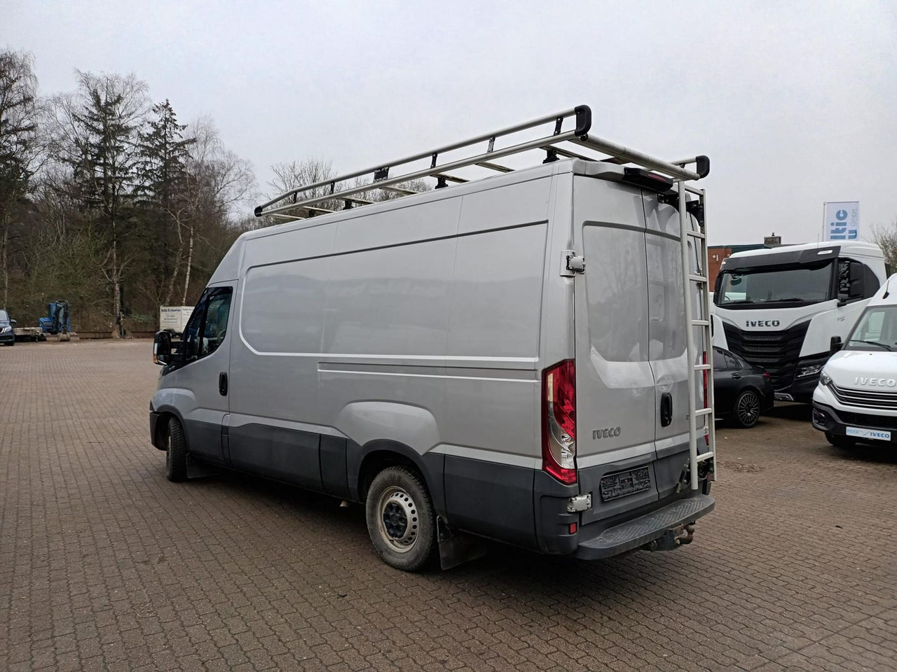 Iveco Daily 35S12V 3520L AHK Dachträger 85 kW (116 ... - Furgon: slika Iveco Daily 35S12V 3520L AHK Dachträger 85 kW (116 ... - Furgon Iveco Daily 35S12V 3520L AHK Dachträger 85 kW (116 ... - Furgon: slika Iveco Daily 35S12V 3520L AHK Dachträger 85 kW (116 ... - Furgon