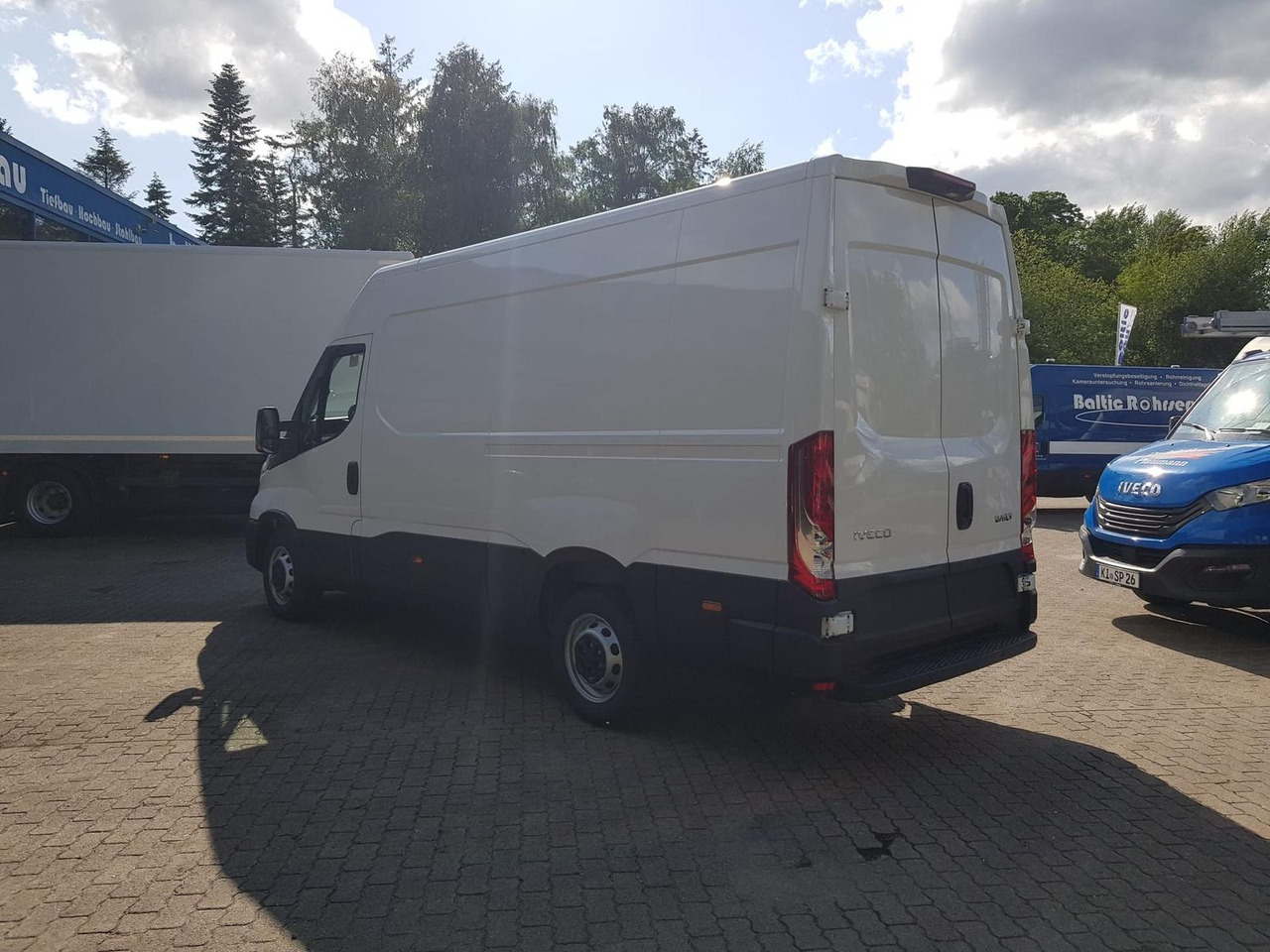 Iveco Daily 35S14A8 V Y mit Rückfahrkamera und Radi... - Furgon: slika Iveco Daily 35S14A8 V Y mit Rückfahrkamera und Radi... - Furgon Iveco Daily 35S14A8 V Y mit Rückfahrkamera und Radi... - Furgon: slika Iveco Daily 35S14A8 V Y mit Rückfahrkamera und Radi... - Furgon