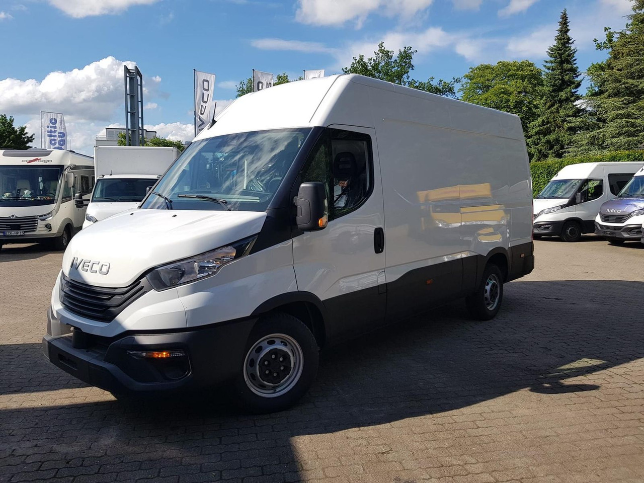 Iveco Daily 35S14A8 V Y mit Rückfahrkamera und Radi... - Furgon: slika Iveco Daily 35S14A8 V Y mit Rückfahrkamera und Radi... - Furgon Iveco Daily 35S14A8 V Y mit Rückfahrkamera und Radi... - Furgon: slika Iveco Daily 35S14A8 V Y mit Rückfahrkamera und Radi... - Furgon